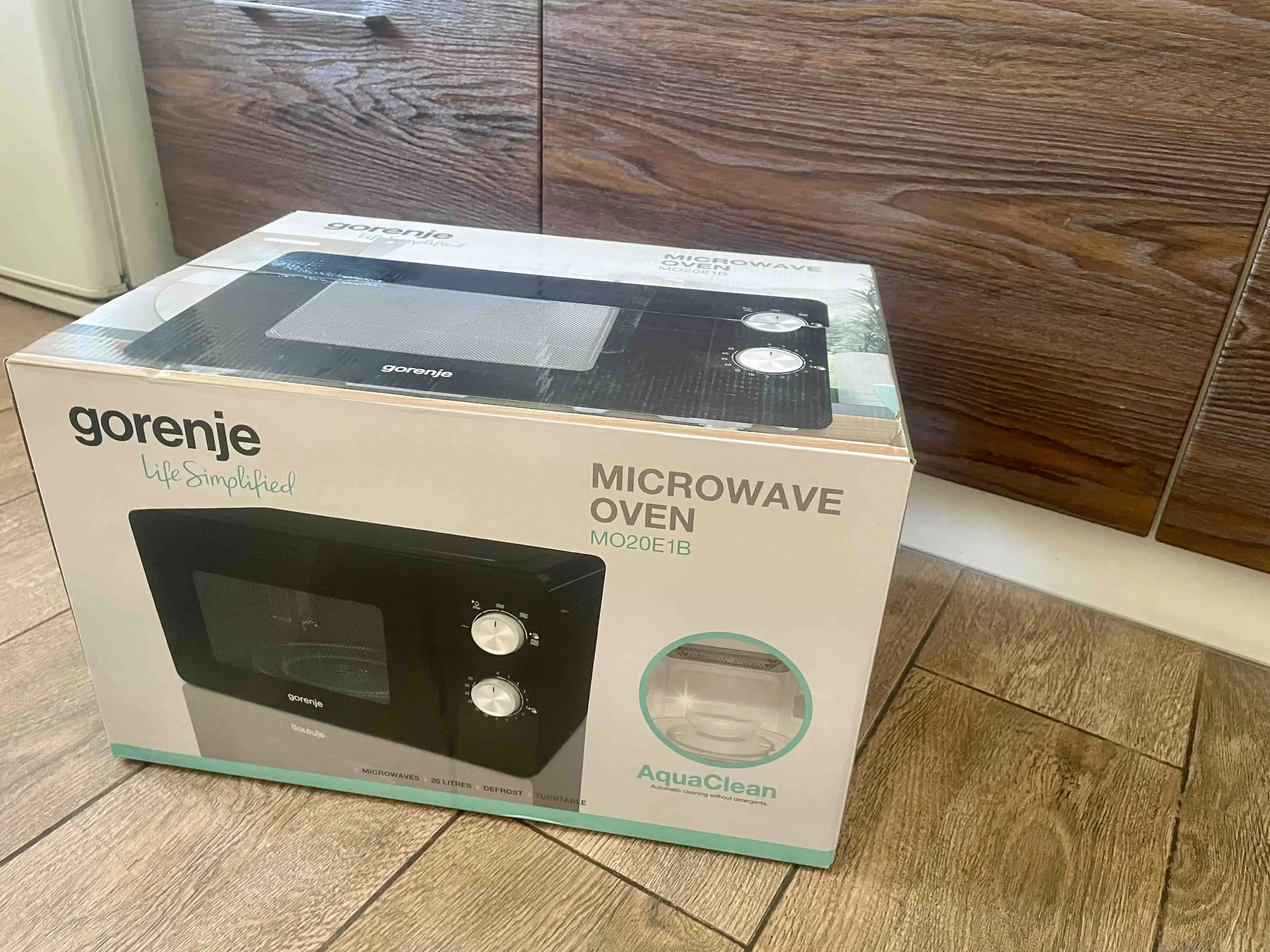 СВЧ печь-соло Gorenje MO20E1B, чёрный 20л. (800 Вт, 20л, кнопки)