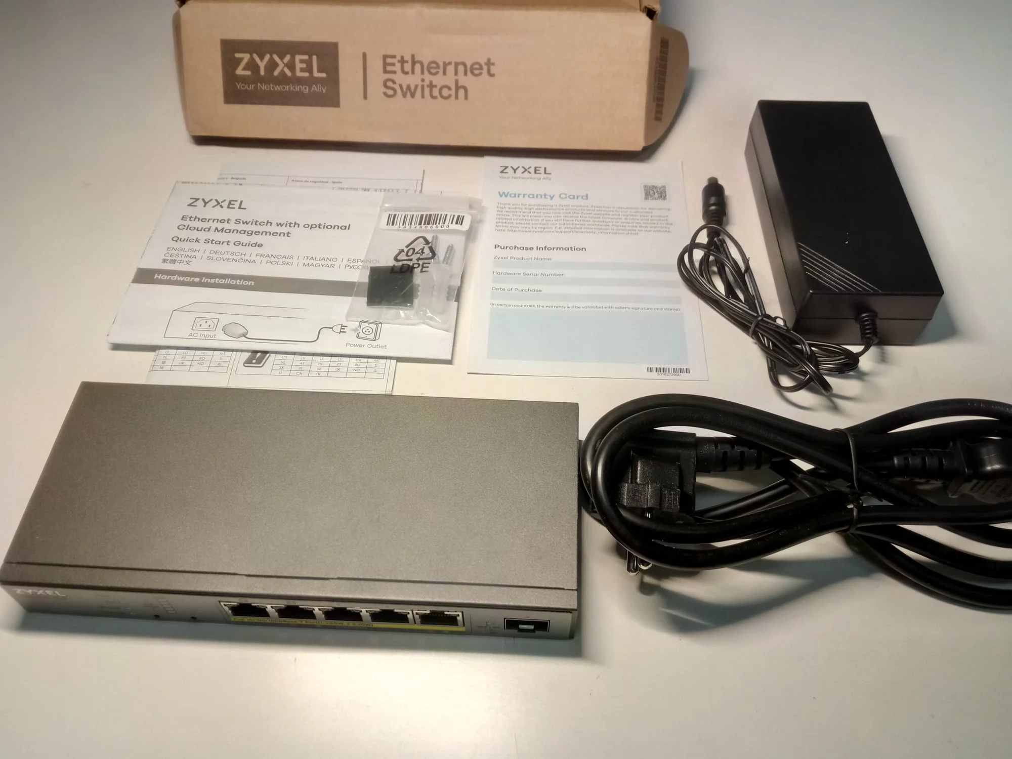 Коммутатор Zyxel GS1350-6HP, 4xGE PoE+, 1xGE PoE++ (802.3bt), 1xSFP, бюджет PoE 60 Вт, дальность передачи питания до 250 м, автоперезагрузка PoE-порто