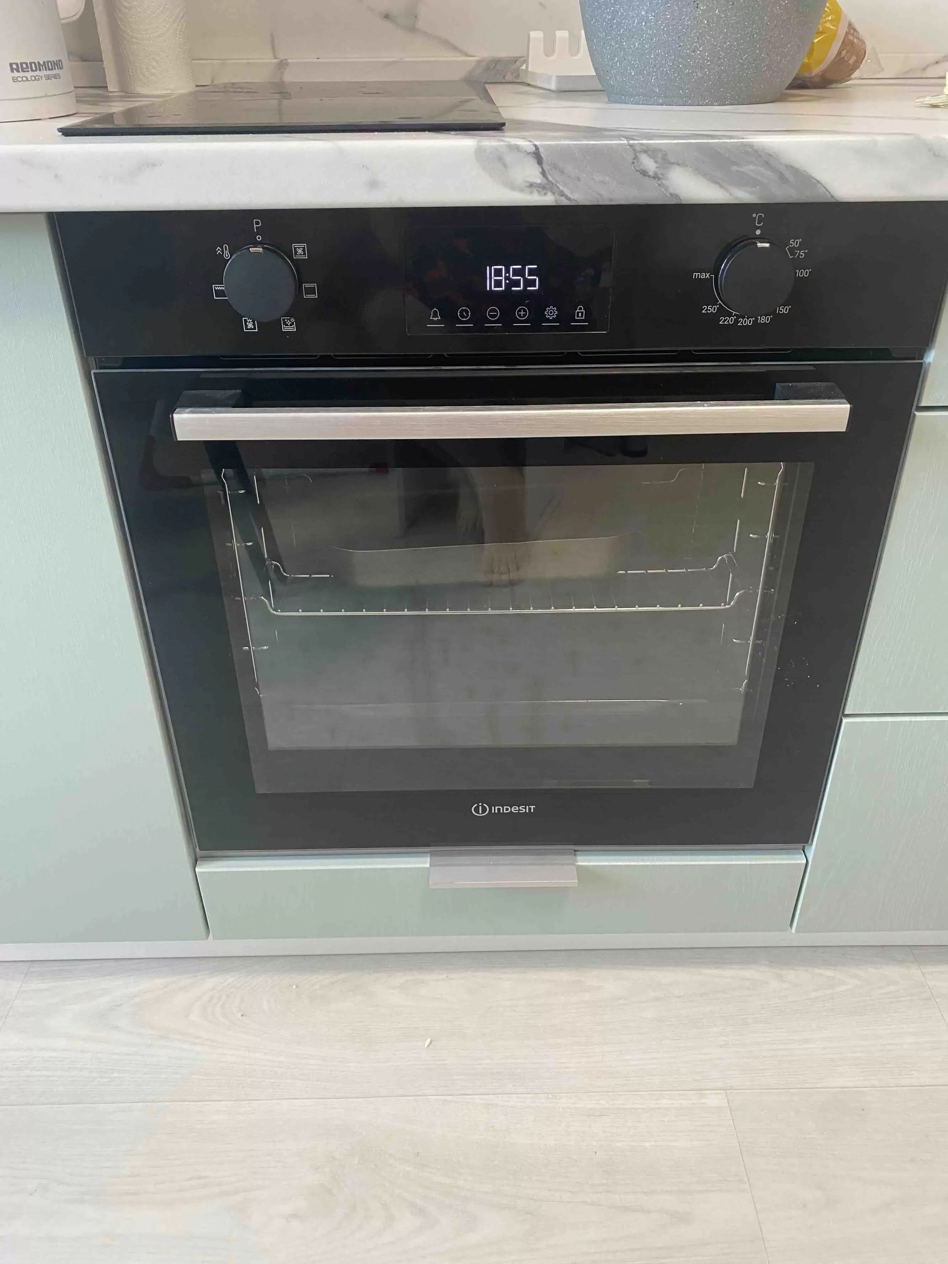 Электрический духовой шкаф Indesit IFE 3644 BL
