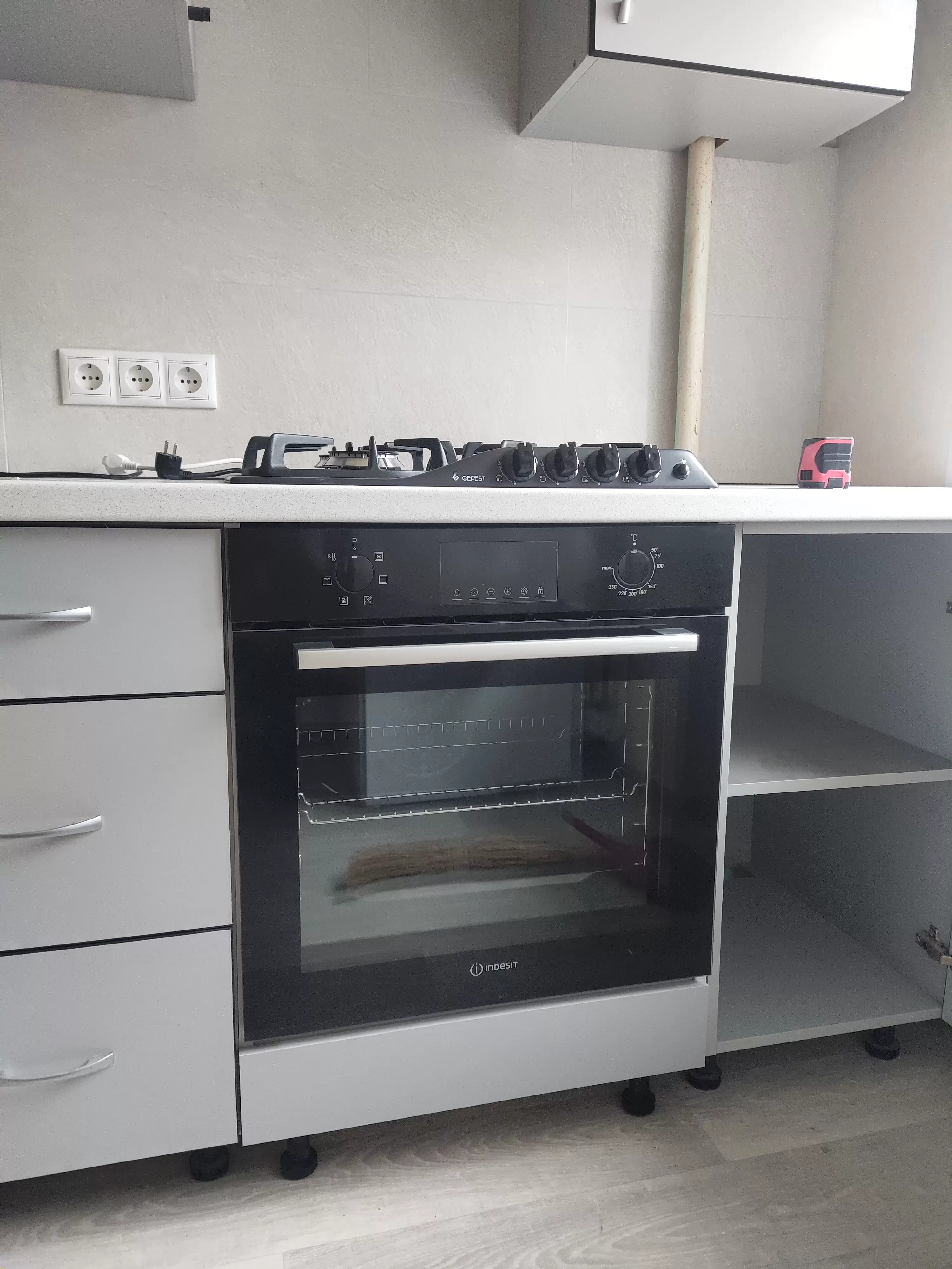 Электрический духовой шкаф Indesit IFE 3644 J BL