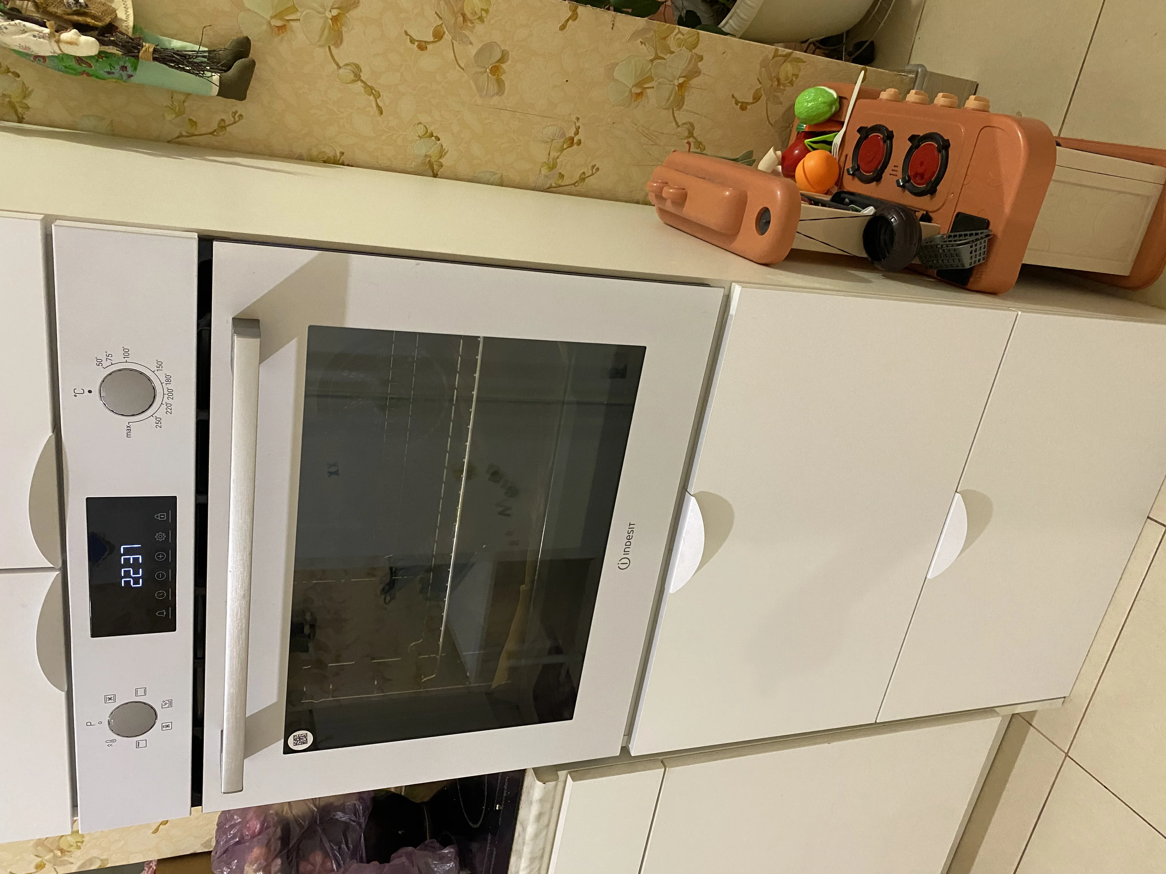 Электрический духовой шкаф Indesit IFE 3644 J WH
