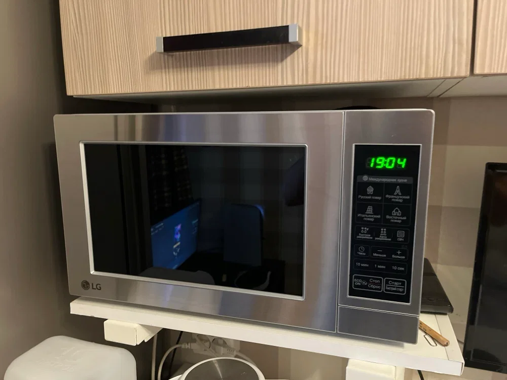 СВЧ печь-соло LG MS2044V серебристый, сенсорная, 700Вт, 20л