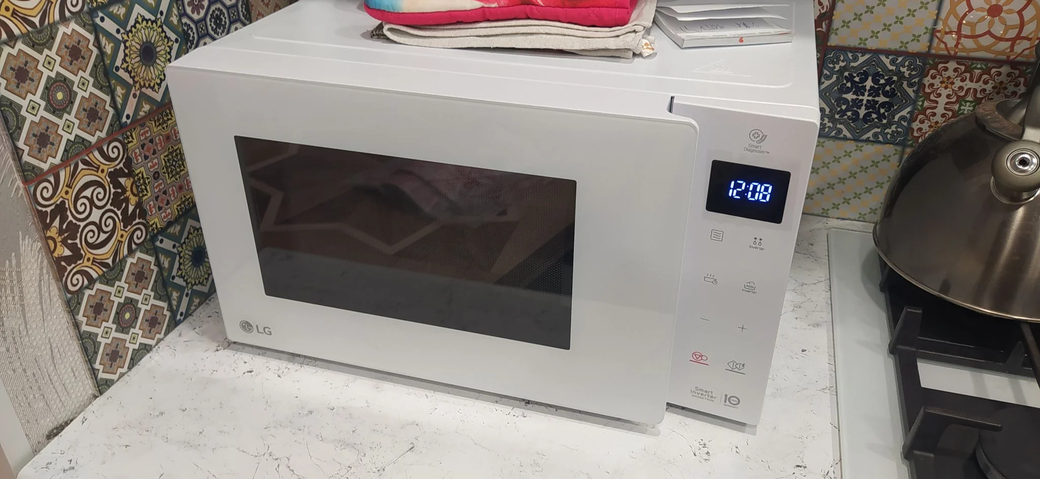 СВЧ печь-соло LG MW23R35GIH белая,,сенсорная, 100Вт, 23л