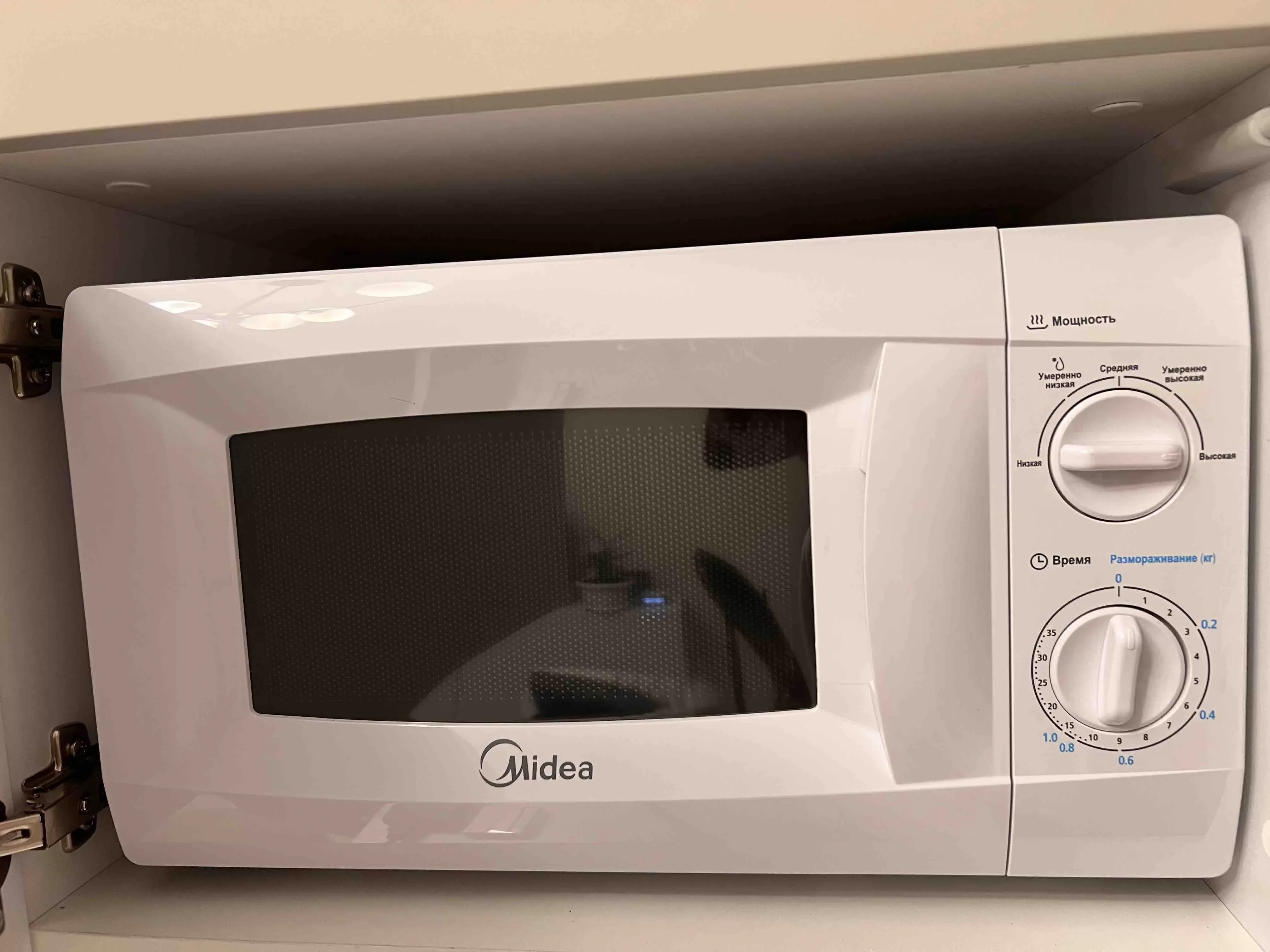 СВЧ печь-соло Midea MM720CKE, белый 700Вт, 20л, механика