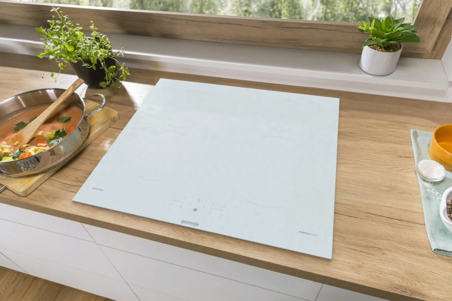 Индукционная варочная панель Gorenje GI6401WSC белый
