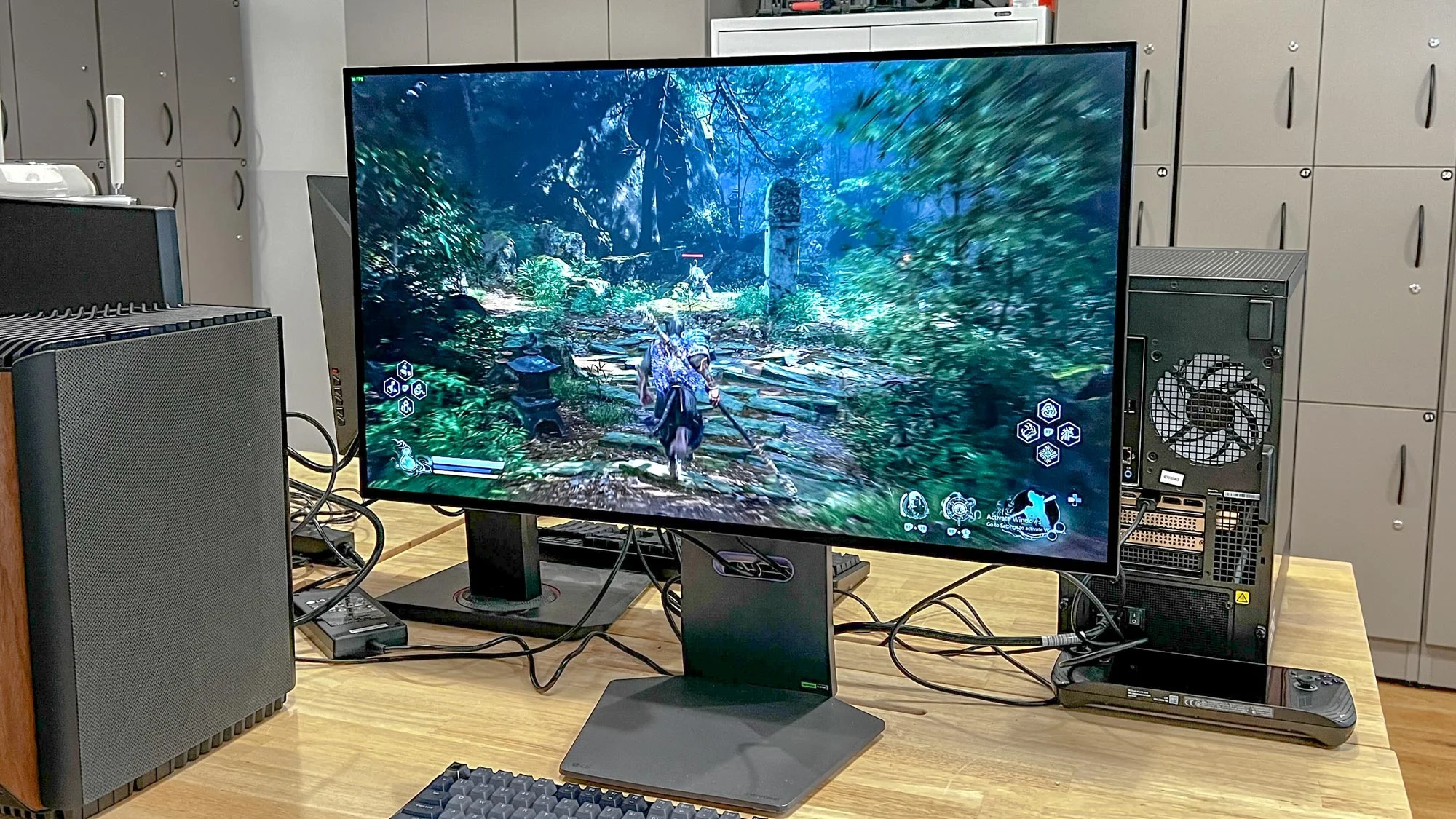Монитор 26.5" LG UltraGear 27GX700A-B OLED 2560x1440, 280 Гц, 0.03 мс, 16:9, 335 кд/м², 2xHDMI 2.1, DP 1.4, USB Hub (2x USB), 3.5 Jack, HDR10, FreeSyn