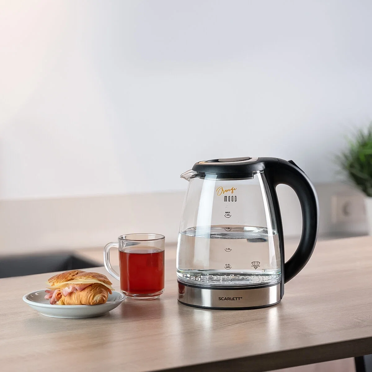 Чайник электрический Scarlett SC-EK27G36 1.8л. 1800Вт черный (корпус: стекло)