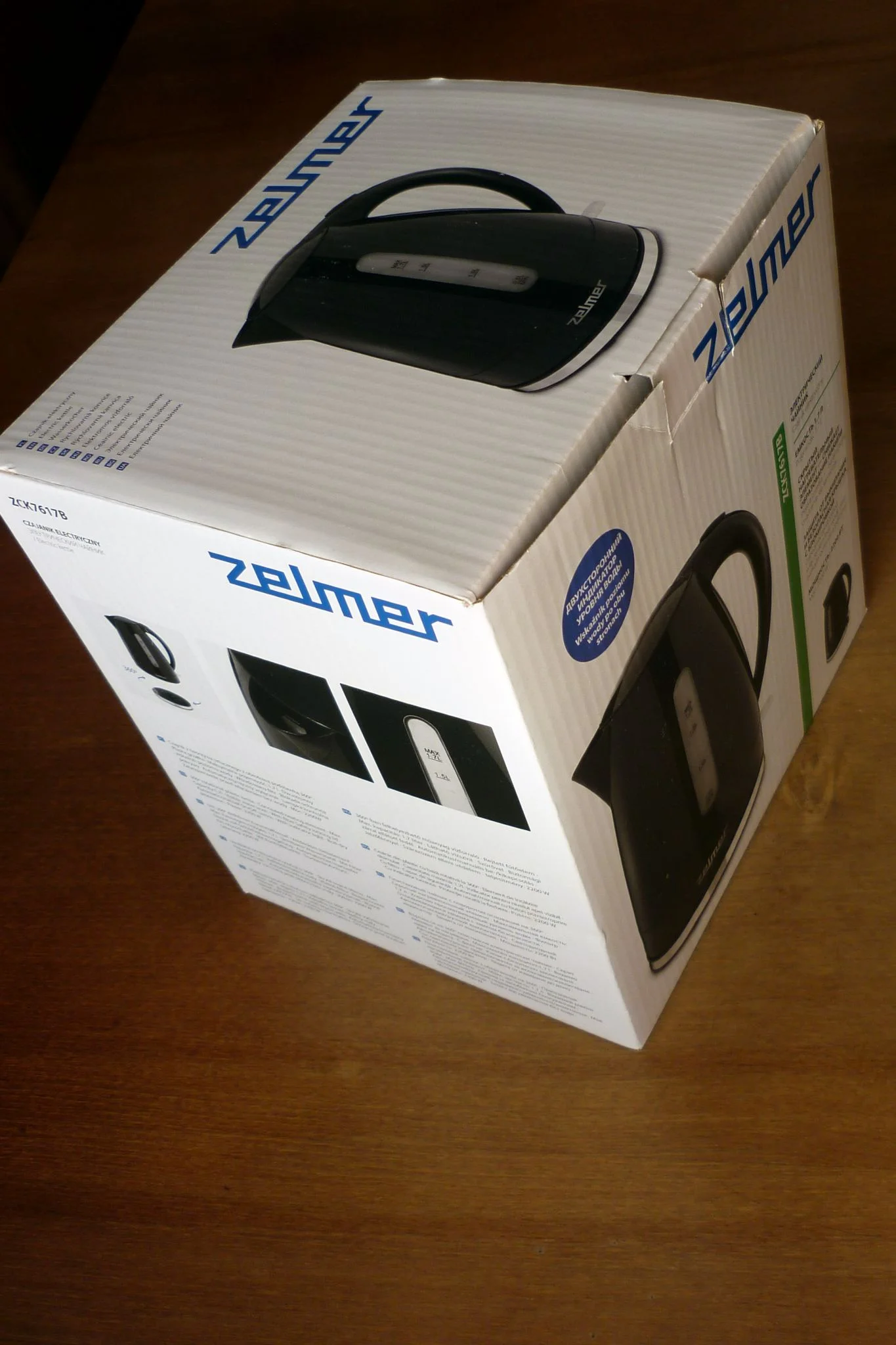 Чайник электрический Zelmer ZCK7617B 1.7 л, 2200 Вт, черный корпус: пластик