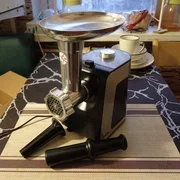 Мясорубка BBK MG2000 металлик/черный