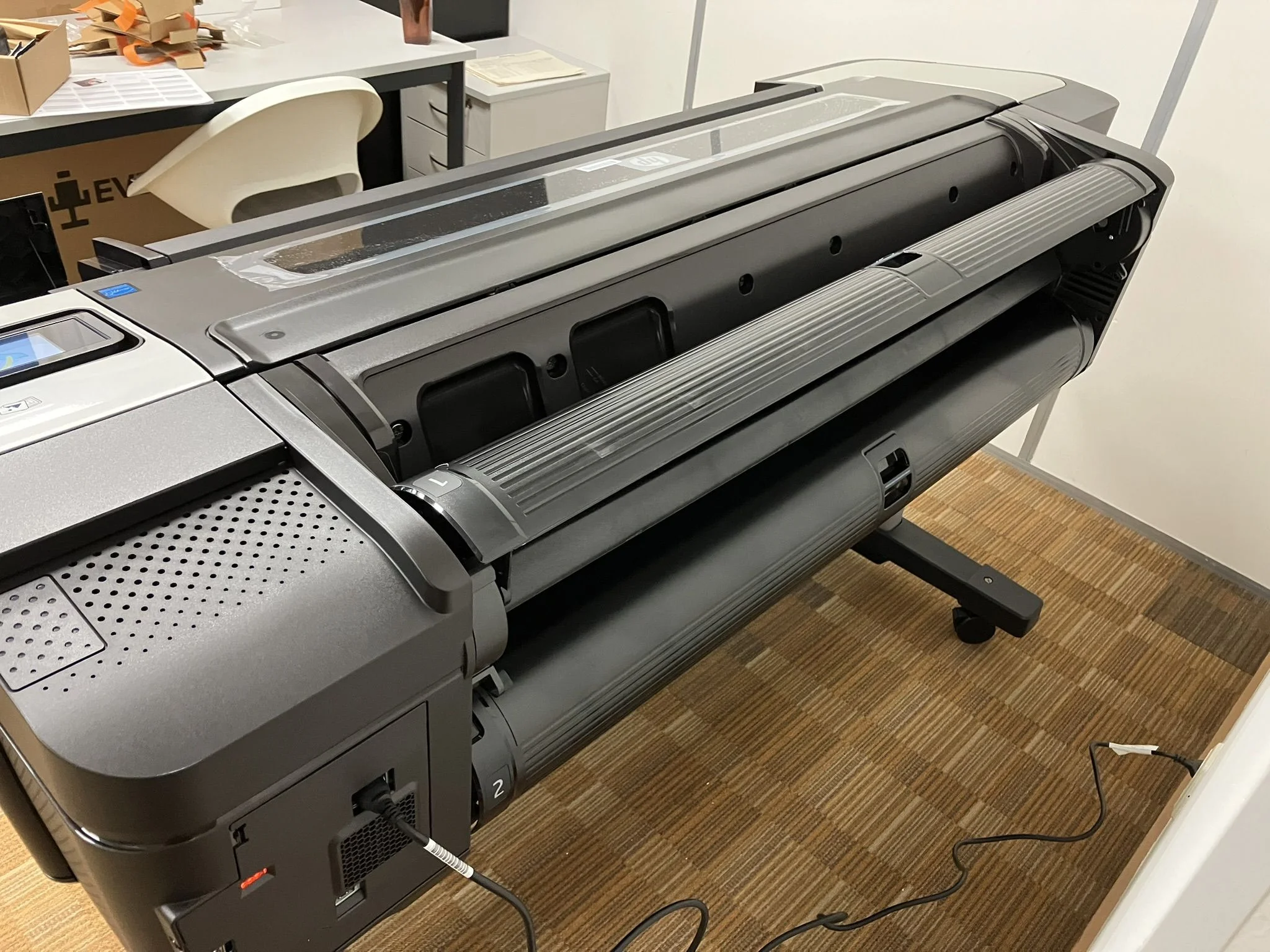 Плоттер струйный HP DesignJet T1700dr 44-in Printer (W6B56A), A0, цветной, 44", 1118 мм, 2400x1200 dpi, USB, Gigabit Ethernet