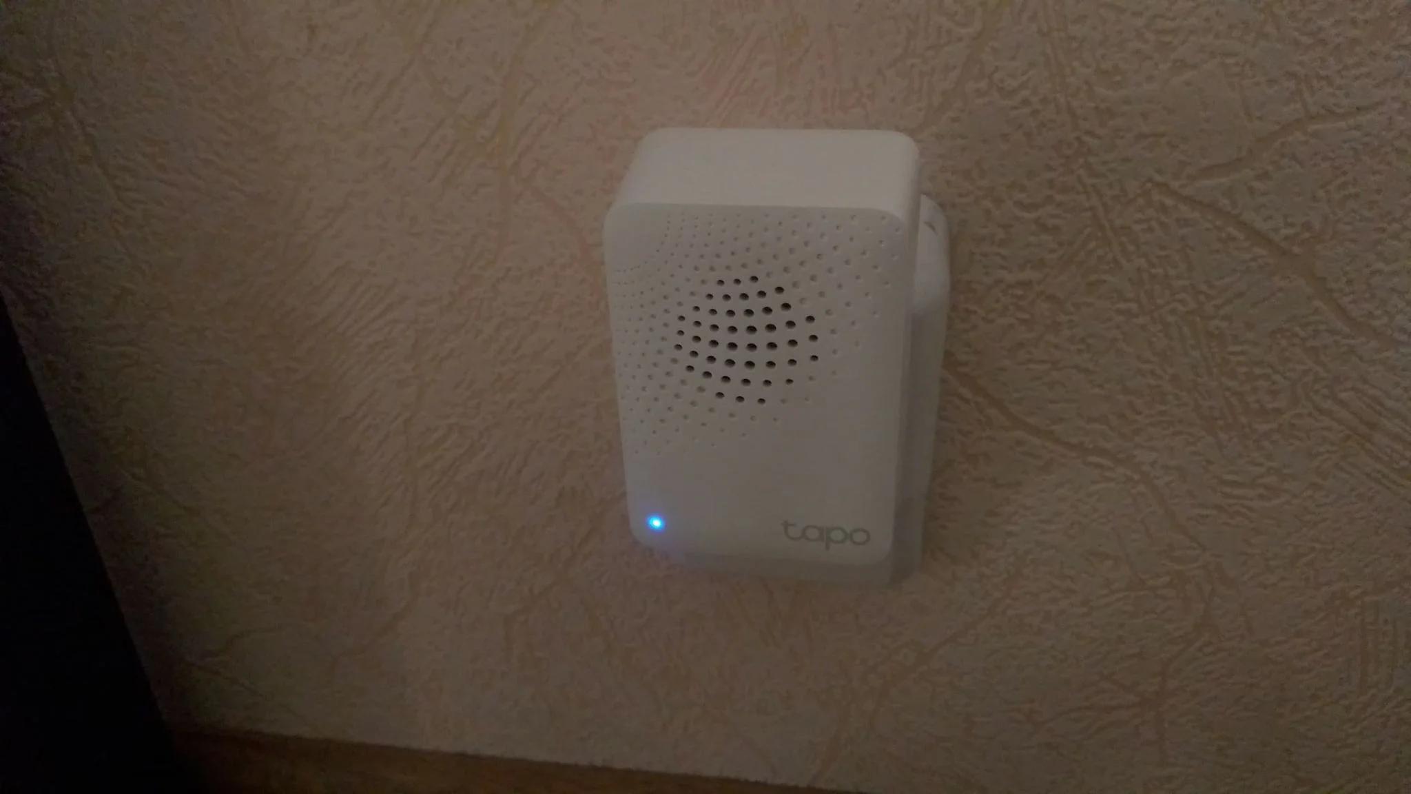 TP-Link Tapo H100 Центр управления умным домом с динамиком, Wi-Fi 2,4 ГГц, связь с устройствами на частоте 868 МГц