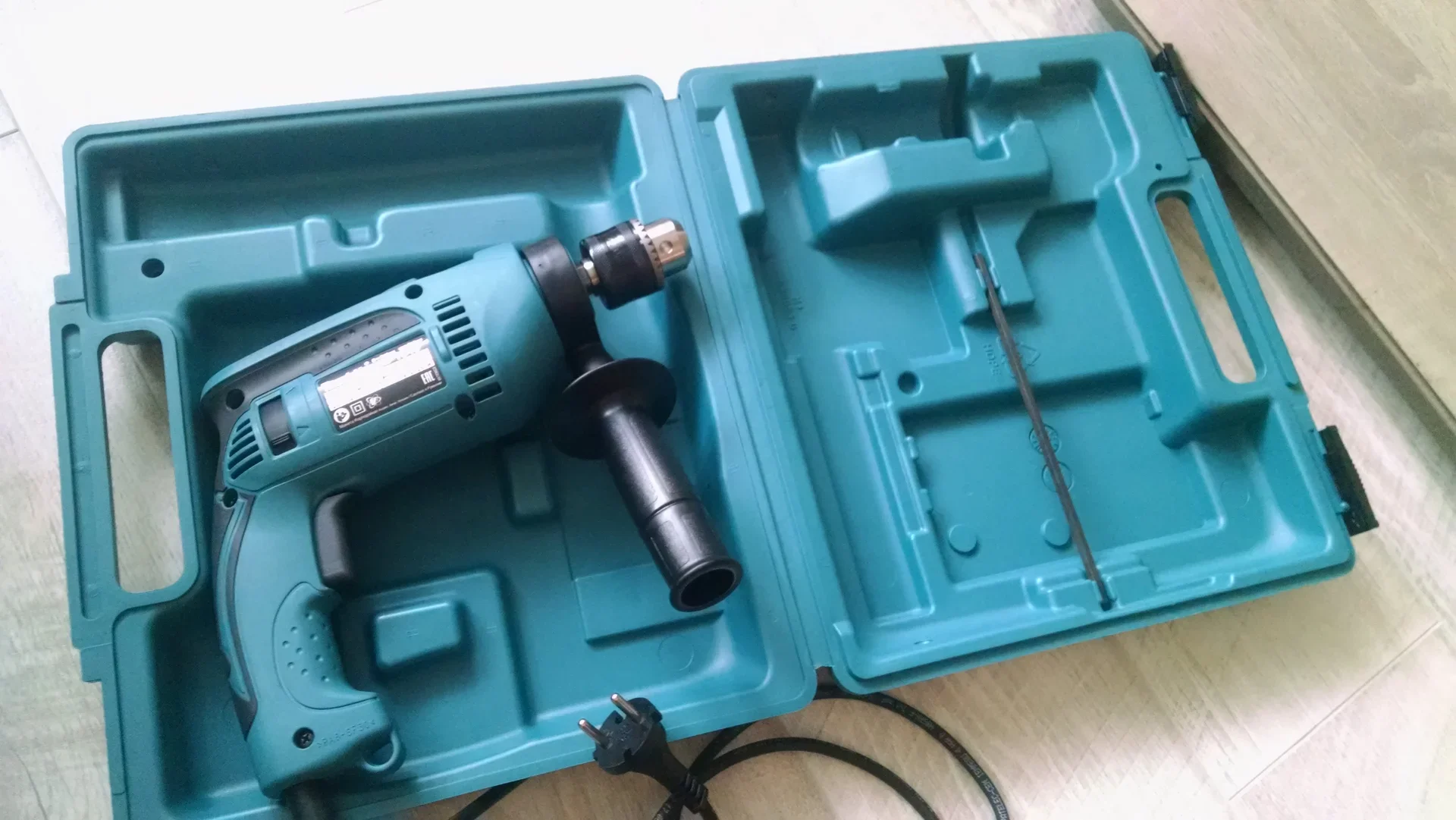 Дрель ударная Makita HP1640K 680Вт патрон:кулачковый реверс (кейс в комплекте)