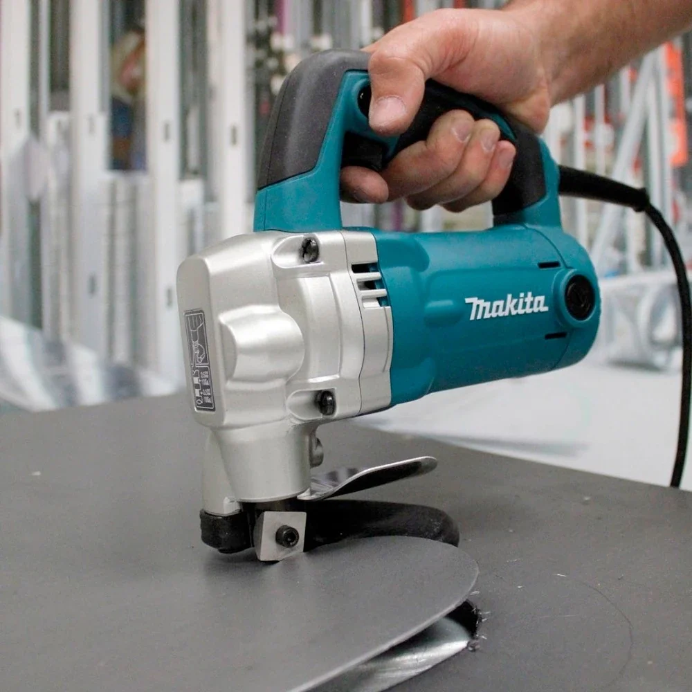 Листовые ножницы Makita JS3201J 710Вт 1600ходов/мин от электросети (кейс в комплекте)