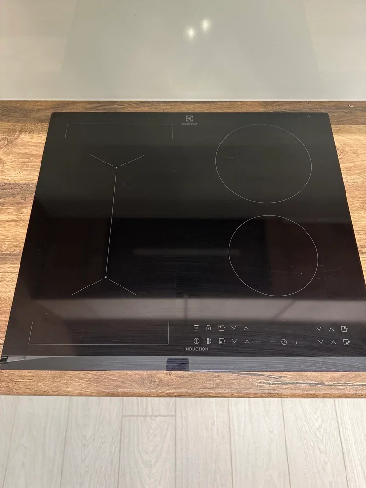 Электрическая варочная панель Electrolux LIV63431BW