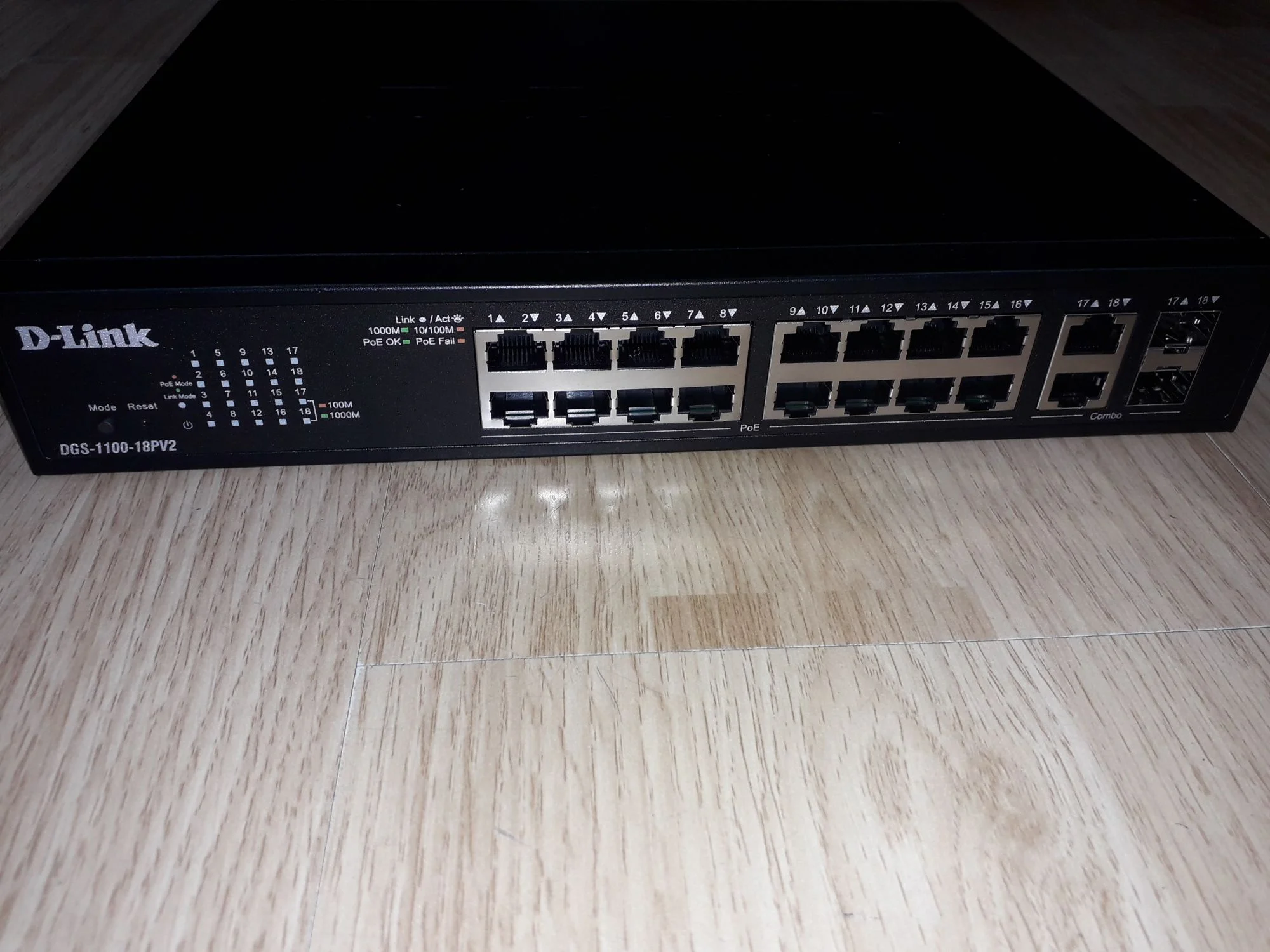 Коммутатор настраиваемый L2 D-Link DGS-1100-18PV2/A3A с 16 портами 10/100/1000Base-T и 2 комбо-портами 1000Base-T/SFP (16 портов PoE 802.3af/at, PoE-б
