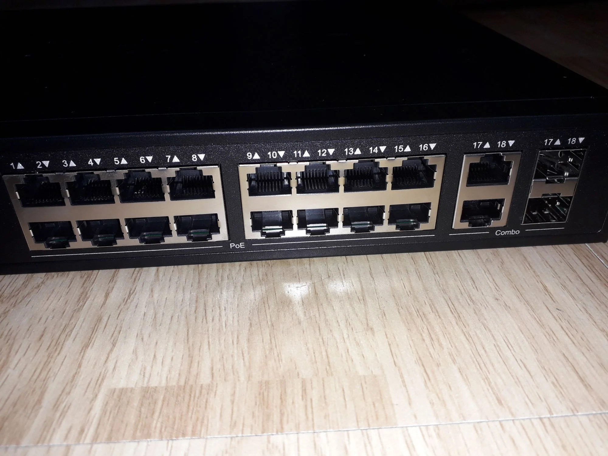 Коммутатор настраиваемый L2 D-Link DGS-1100-18PV2/A3A с 16 портами 10/100/1000Base-T и 2 комбо-портами 1000Base-T/SFP (16 портов PoE 802.3af/at, PoE-б