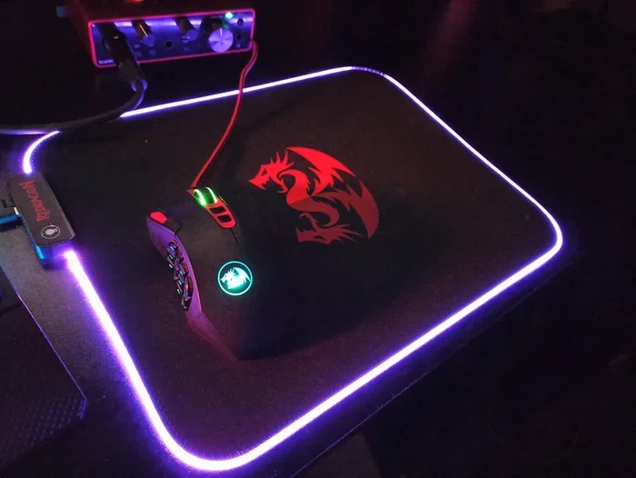Redragon Игровой коврик Pluto Подсветка, 330x260x3 мм