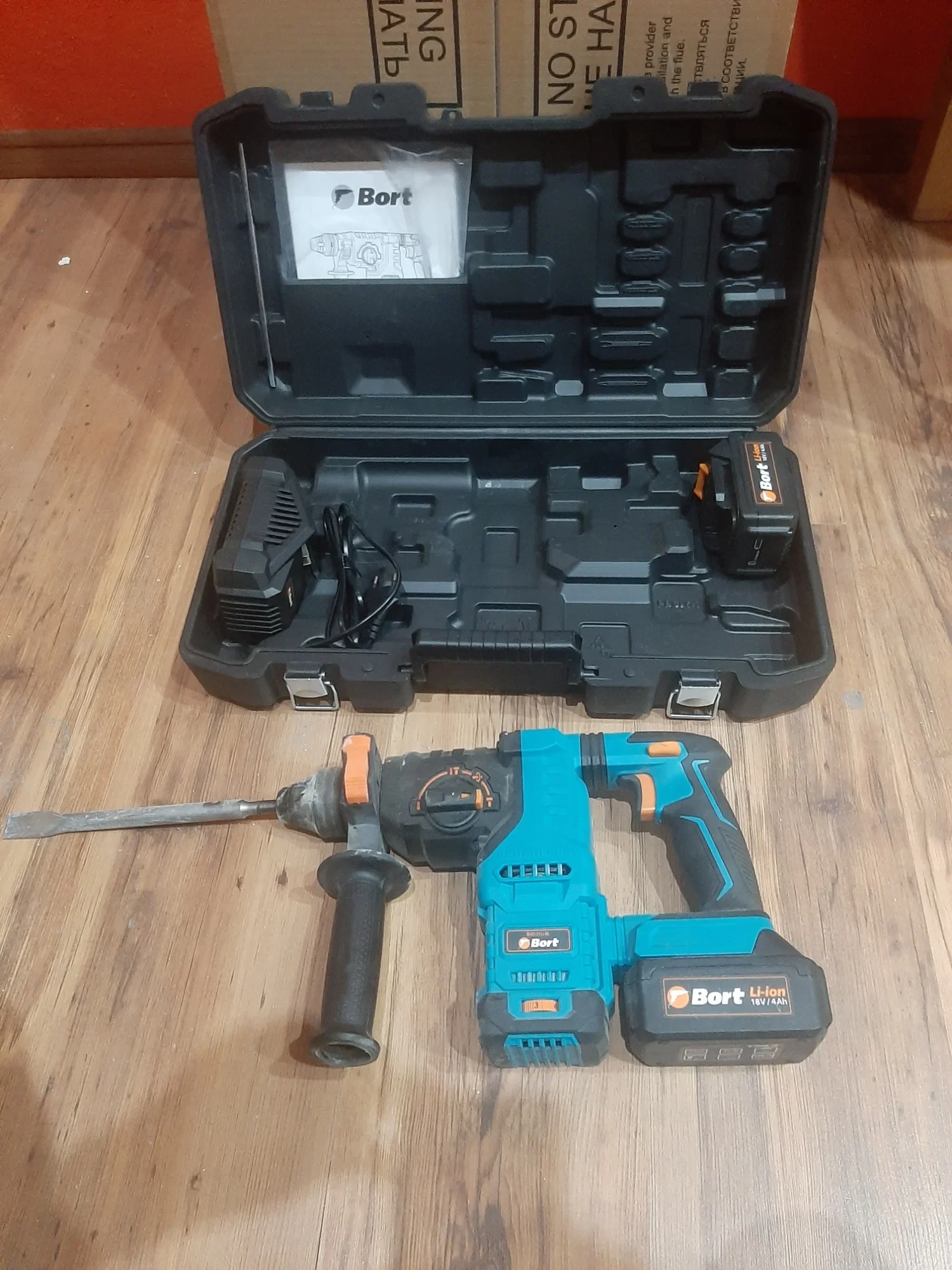 Перфоратор Bort BHD-18LI-0 патрон:SDS-plus уд.:1.7Дж 500Вт аккум.