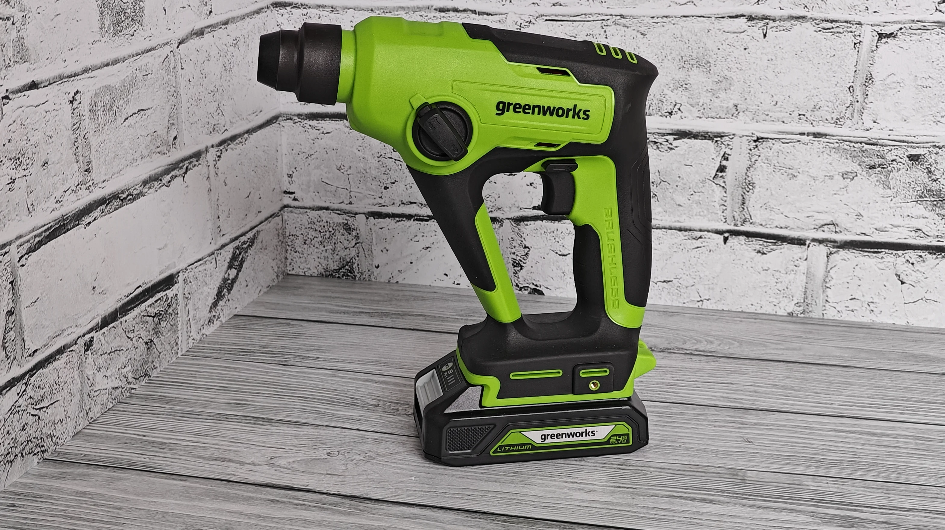 Перфоратор Greenworks GD24SDS1K2 патрон:SDS-plus уд.:1.2Дж аккум.
