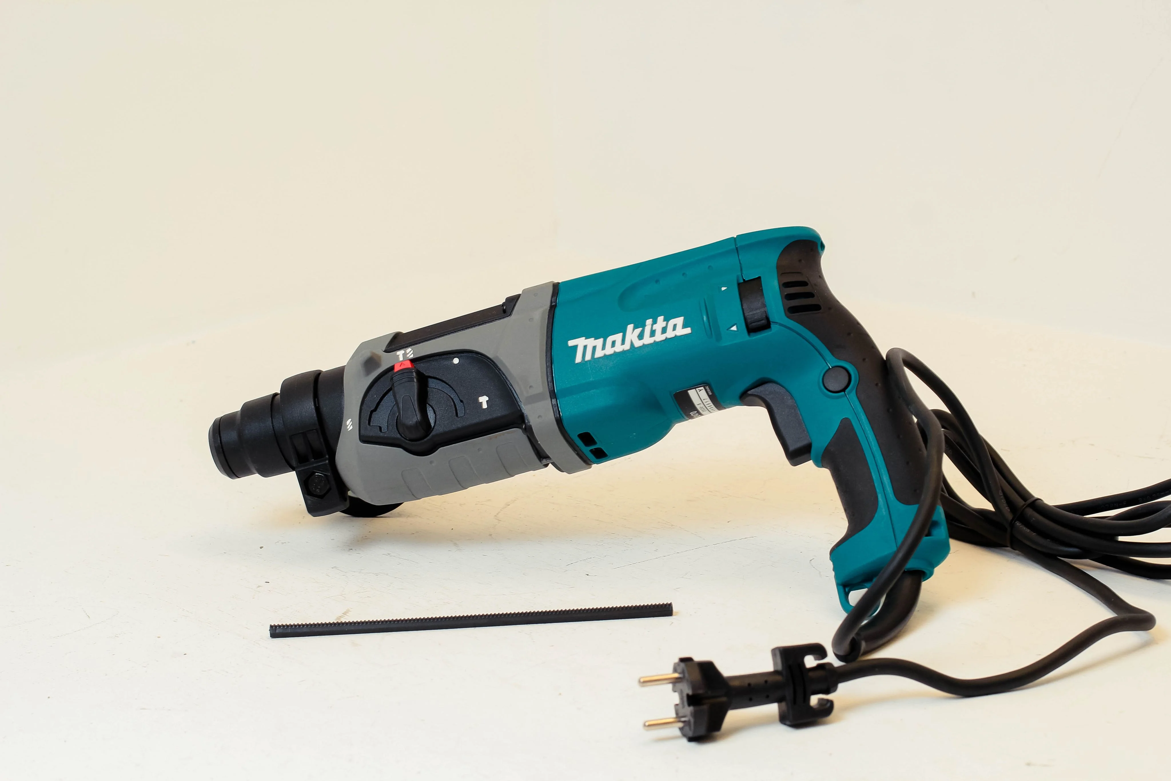 Перфоратор Makita HR2470 патрон:SDS-plus уд.:2.4Дж 780Вт (кейс в комплекте)