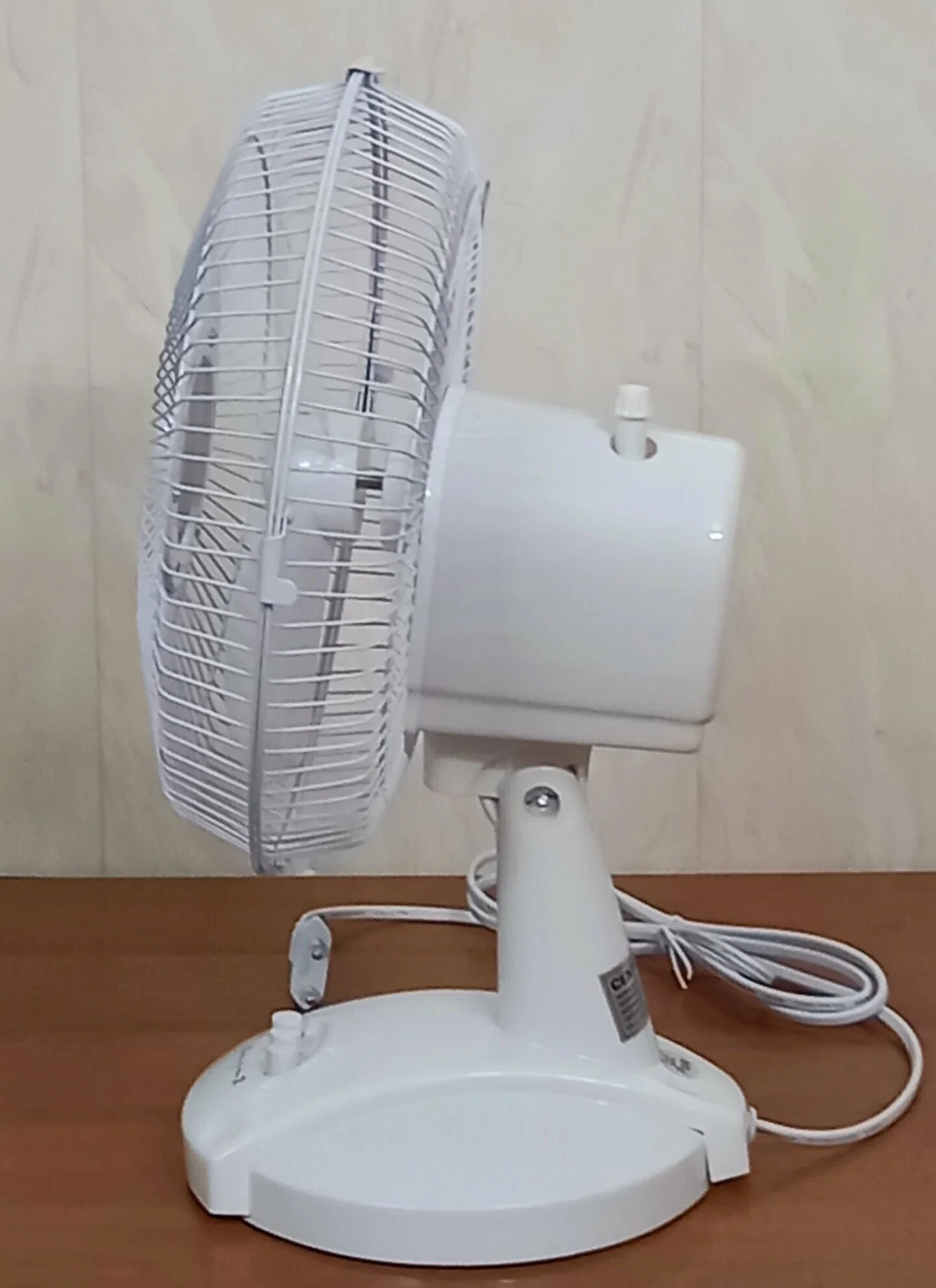 Вентилятор настольный Centek CT-5006 (белый) 25Вт, решетка-сетка 27см, лопасти 23 см, 2 скорости