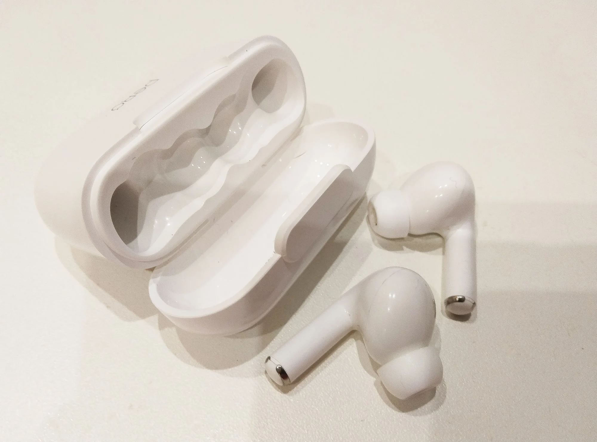 Наушники Pero TWS06 COMFORT White