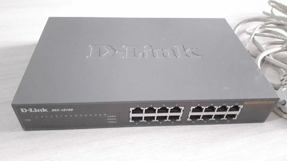 Коммутатор неуправляемый D-Link DES-1016D/I1A с 16 портами 10/100Base-TX