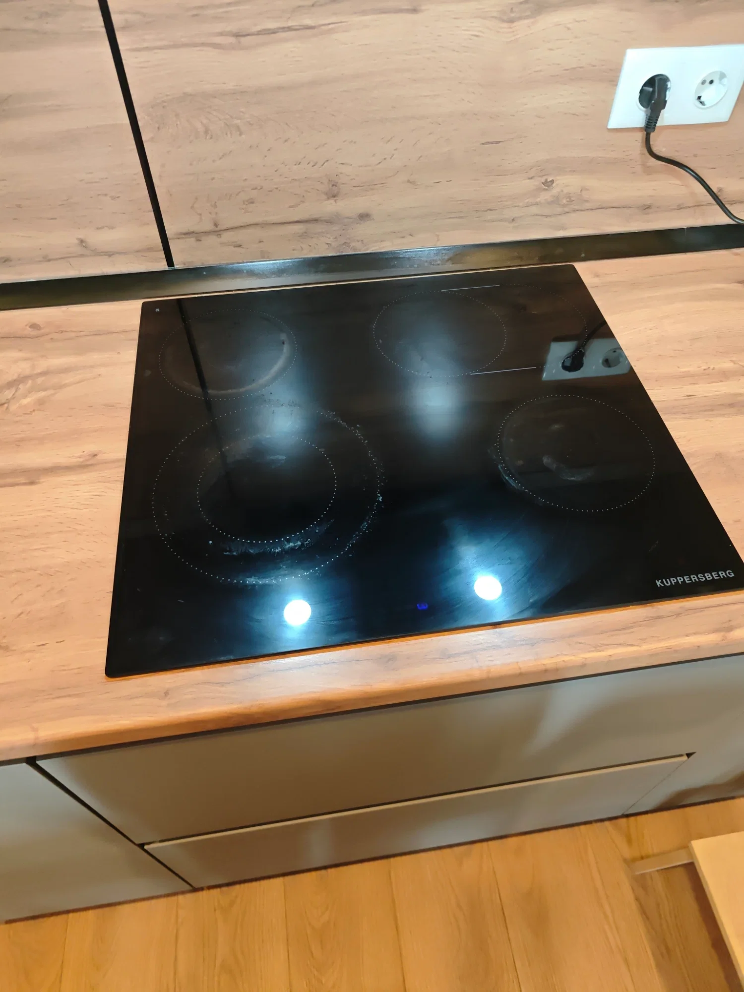Варочная панель Kuppersberg ECS 624 электрическая, High-Tech, 60 см, пауза, таймер, блокировка панели управления, автоматическое отключение, 9 уровней