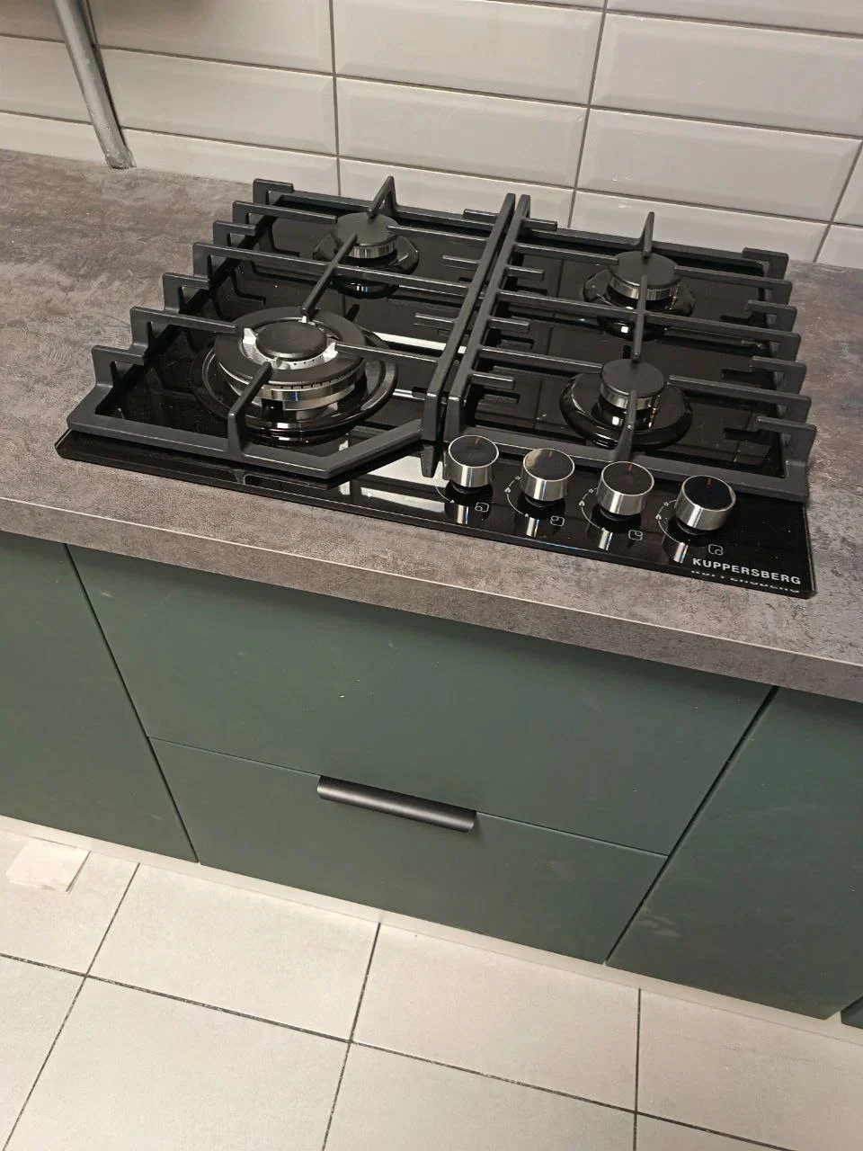 Варочная панель Kuppersberg FG 66 W газ, High-Tech, 59 см, автоматический электроподжиг, газ-контроль, форсунки под сжиженый газ, SABAF конфорки, чугу