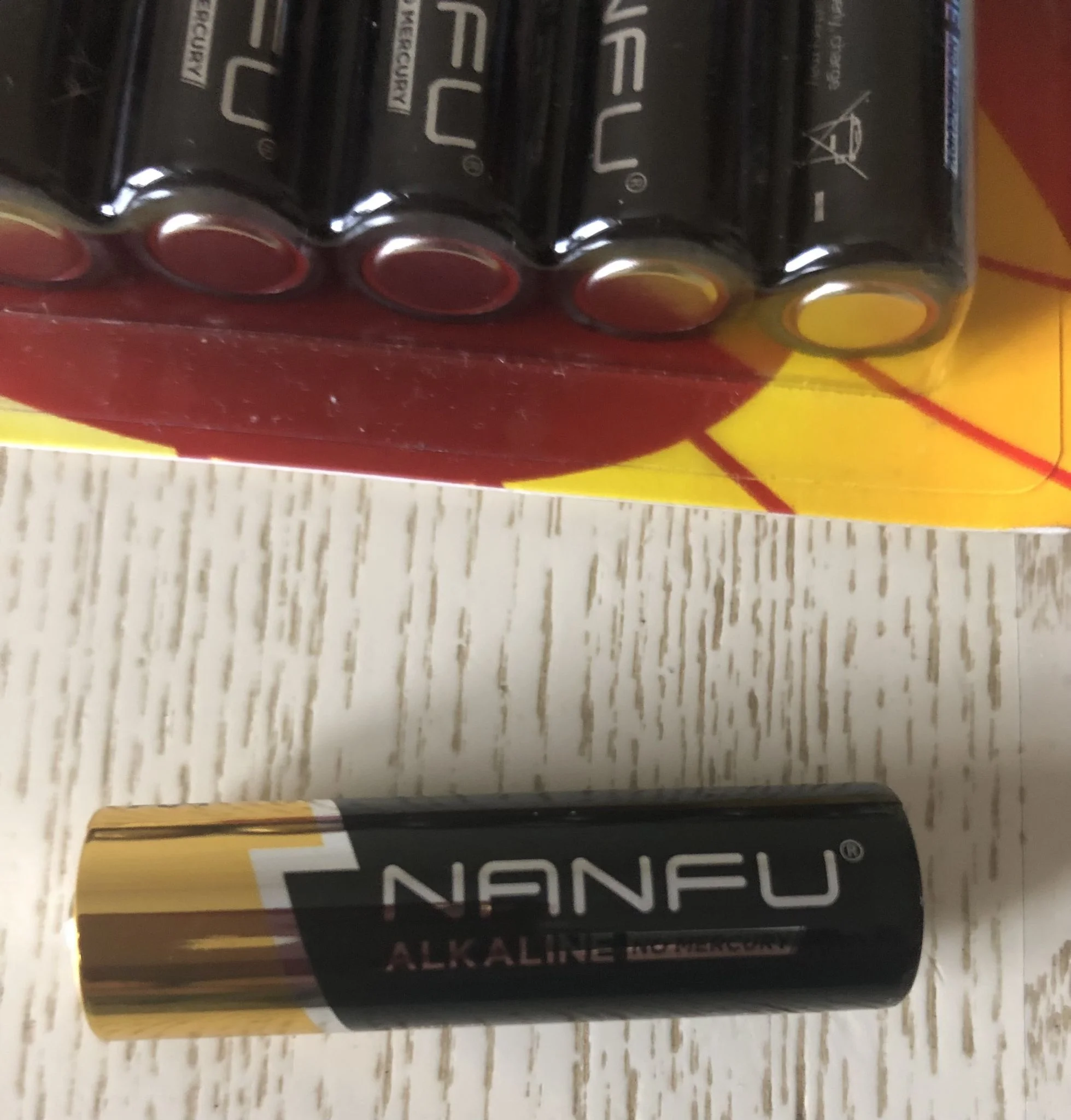 Батарейка, аккумулятор и зарядное устройство для него Nanfu AA, 10+2 шт. (LR6-12B)