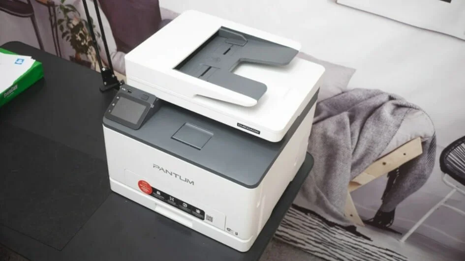 Цветное МФУ Pantum CM1100ADW (A4, лазерное, 1200dpi, 18 стр / мин, 1 GB, ADF50, Duplex, сеть, WiFi)
