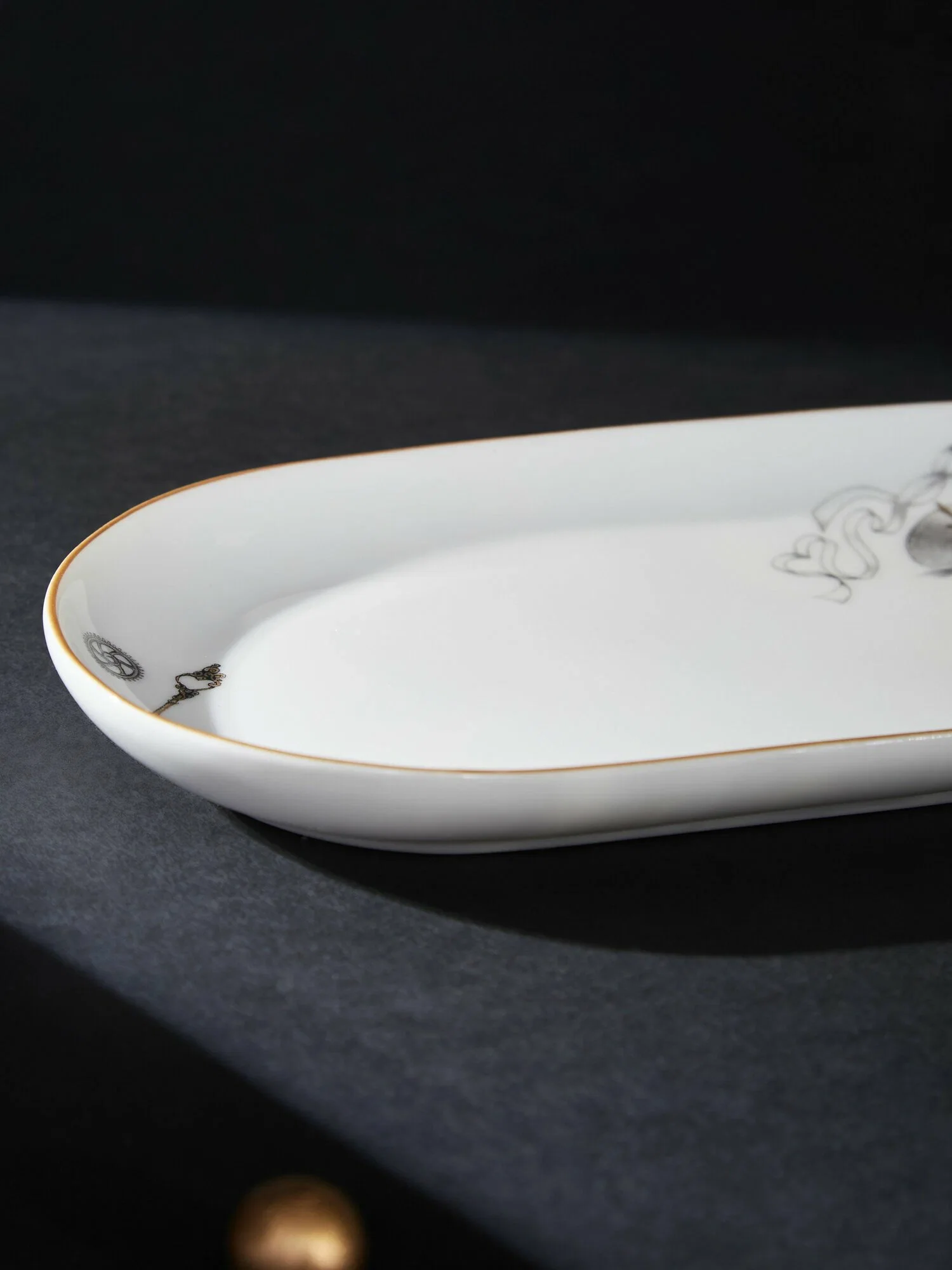БЛЮДО ОВАЛЬНОЕ LEFARD "WONDERLAND" 20,5 СМ (КОР=36ШТ.)