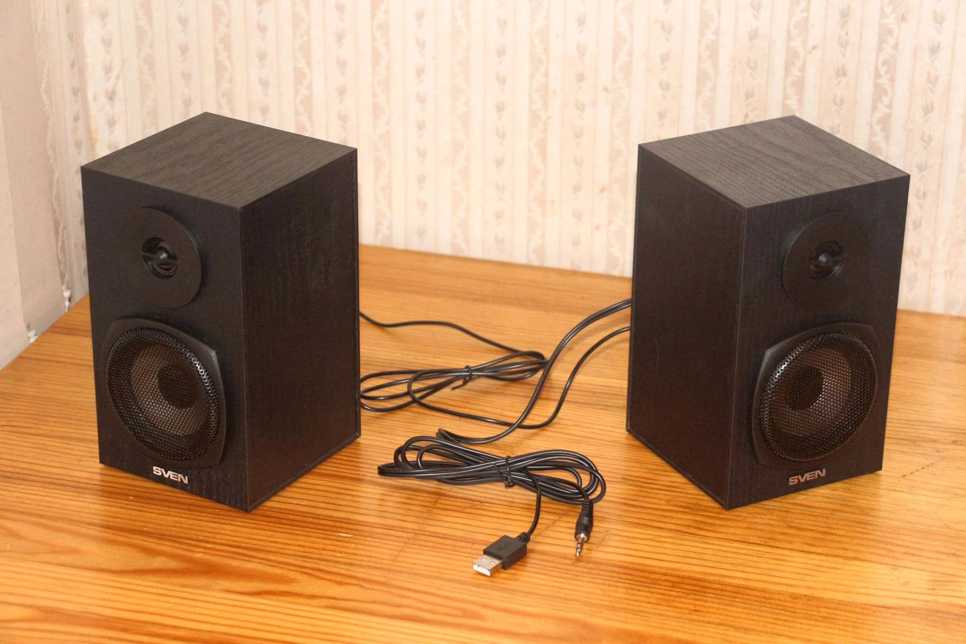 Акустическая система SVEN SPS-575 2.0 черный 6Вт