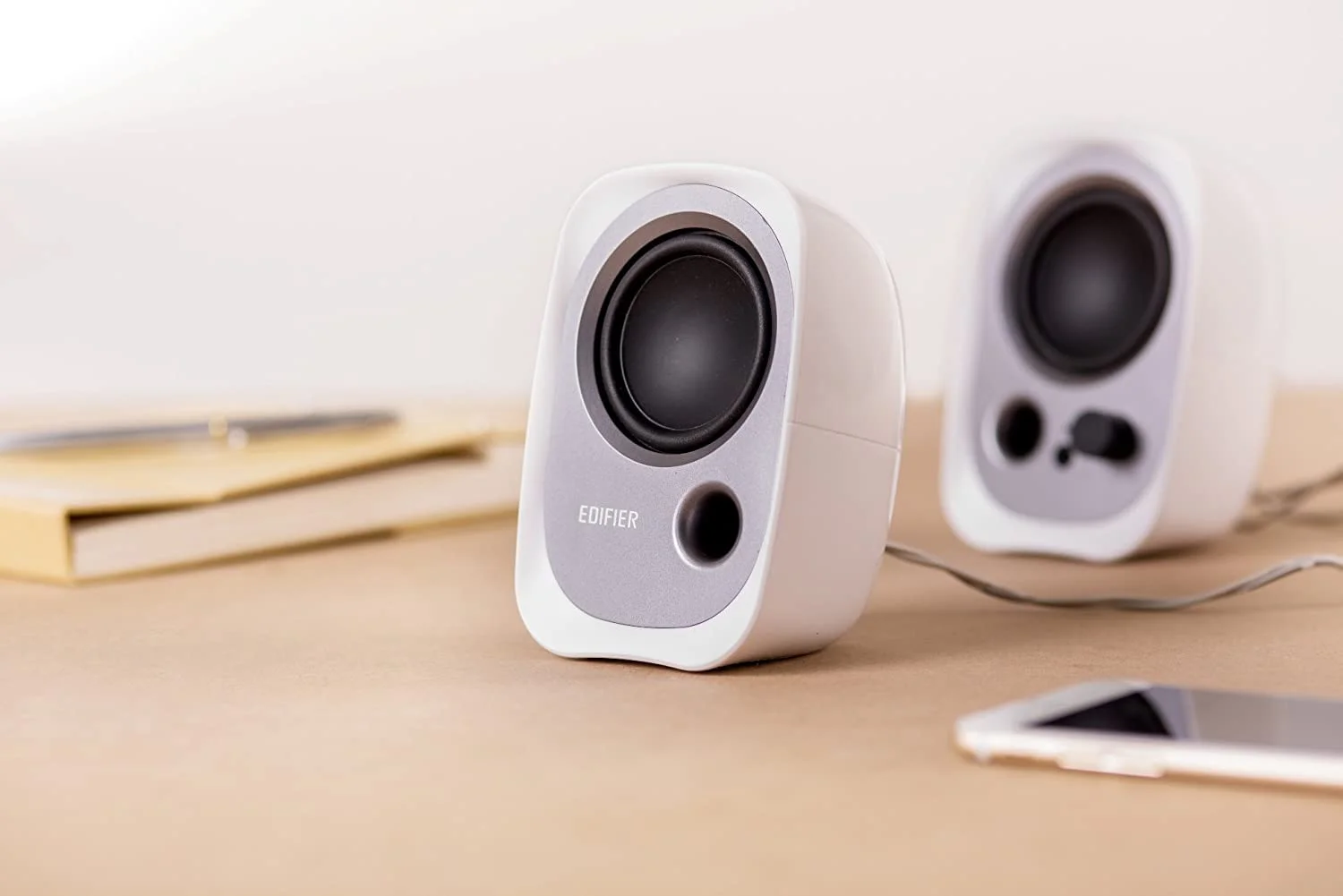 Колонки Edifier R12U white