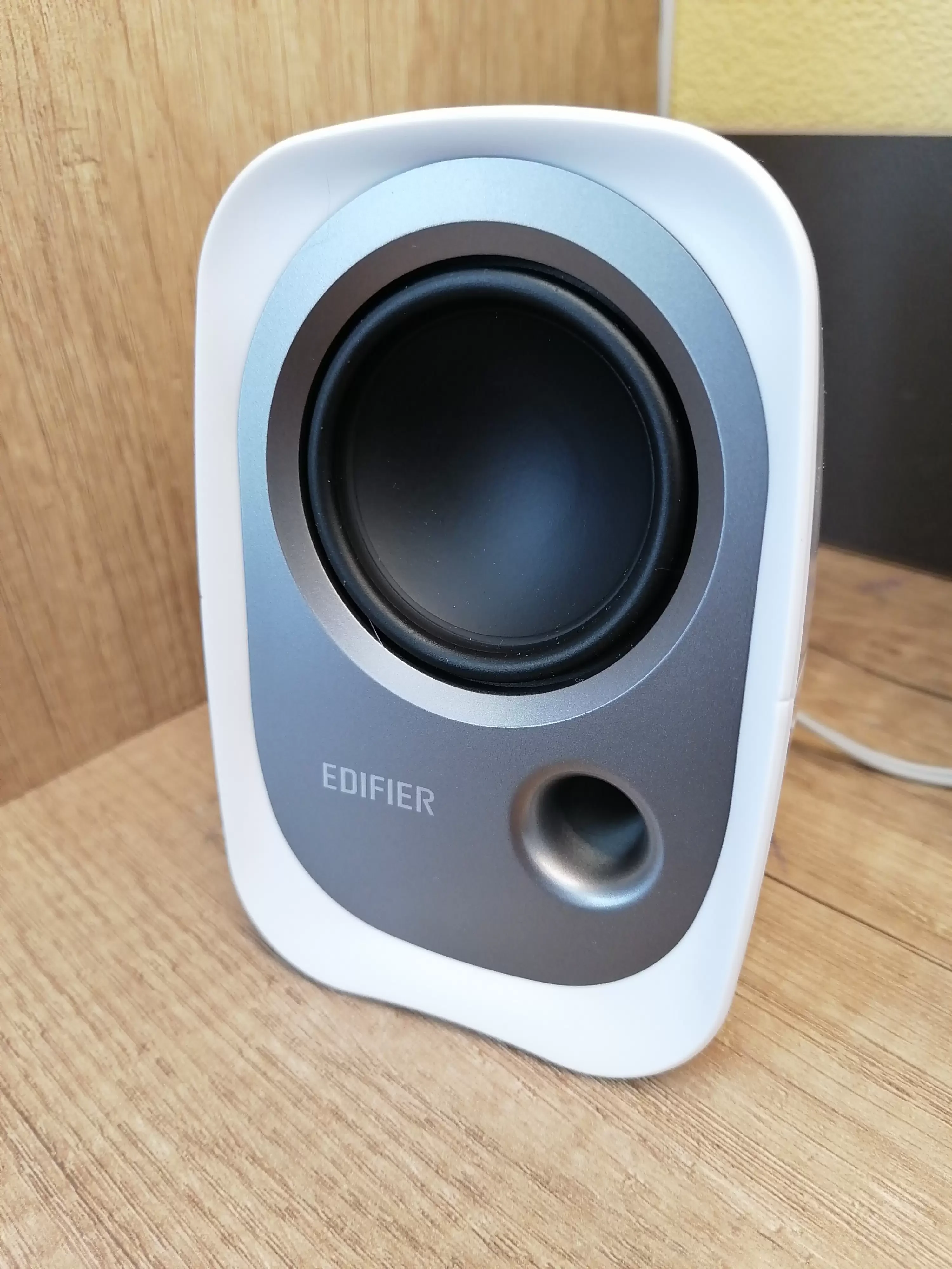 Колонки Edifier R12U white