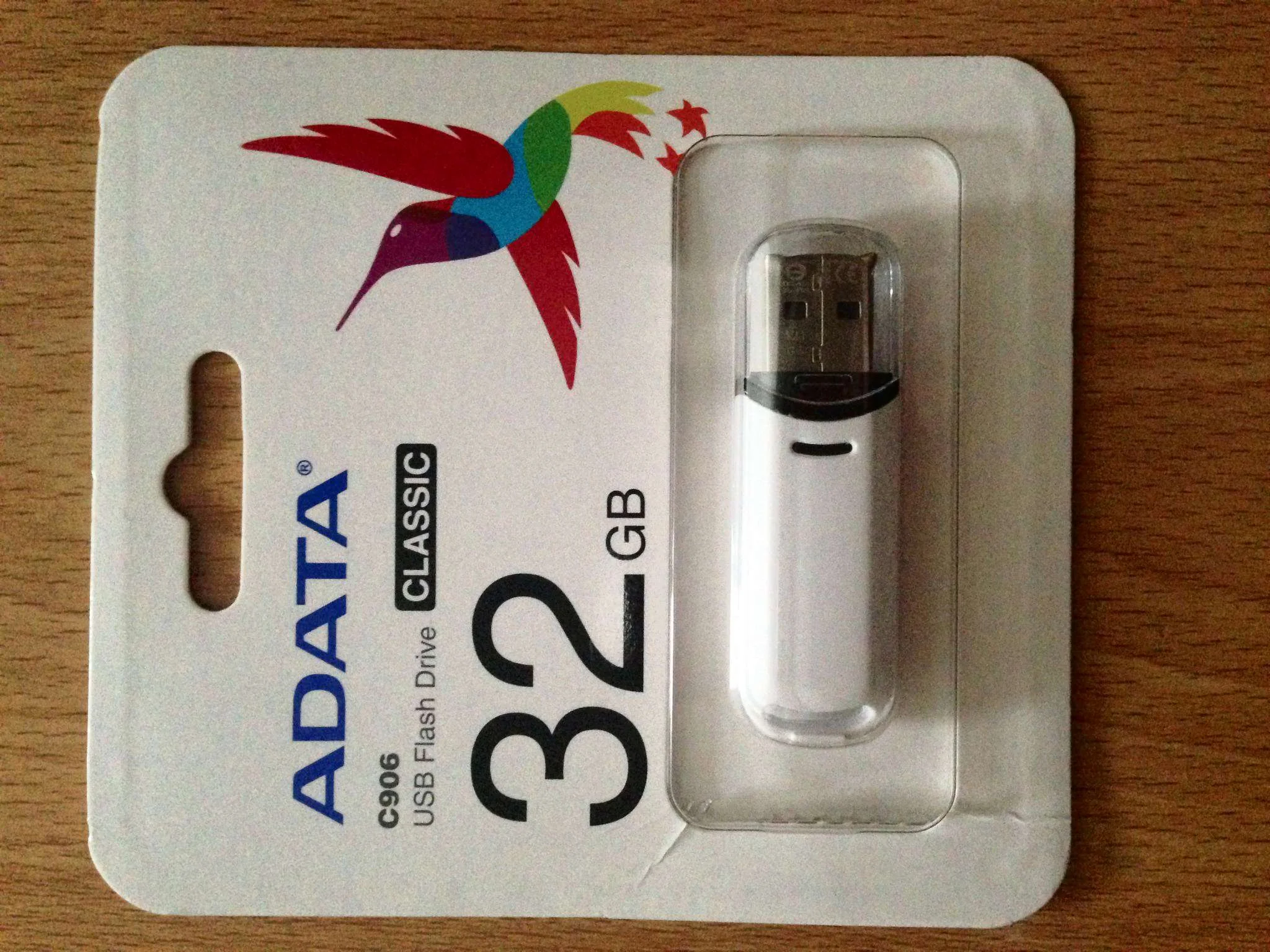 Флешка USB ADATA C906 (AC906-32G-RWH), 32Gb, USB 2.0, R/W 15/5, белый