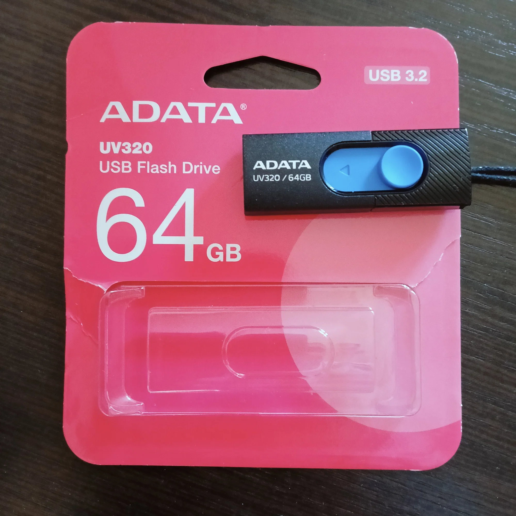 Флешка USB ADATA UC320 (UC320-64G-RBK/BK), 64Gb, USB 3.2, R/W 100/30, черный