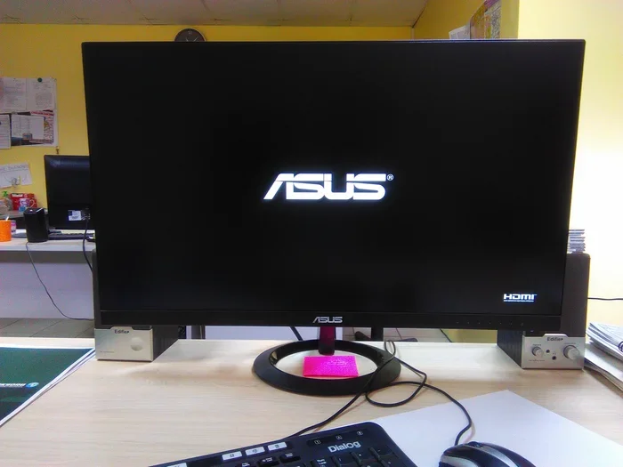 Монитор 27" ASUS VZ279HG IPS 1920x1080, 120 Гц, 1 мс, 16:9, 250 кд/м², HDMI 1.4, VGA, 3.5 Jack, HDR10, Adaptive-Sync, черный