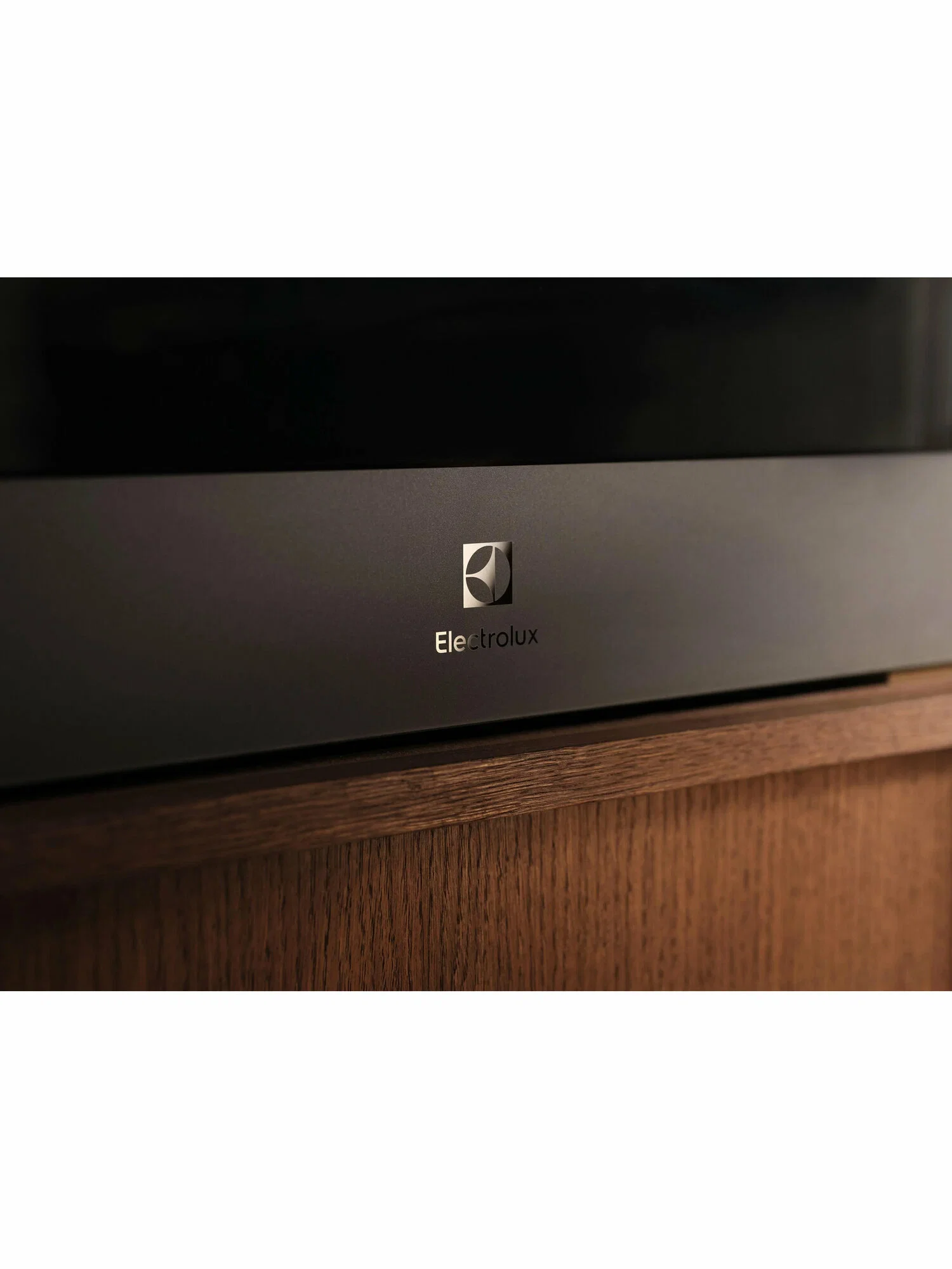 Встраиваемая микроволновая печь Electrolux EVM9E2XT черный