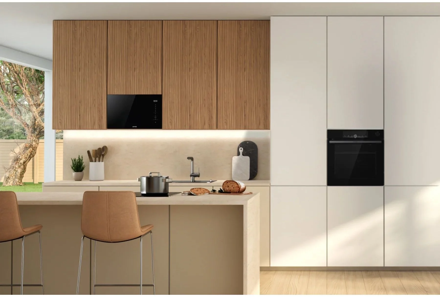 Встраиваемая микроволновая печь Gorenje BM201SG3BG, 20 л, 5 уровней мощности, 8 автопрограмм, сенсорное управление, дисплей, гриль, поворотный стол, A