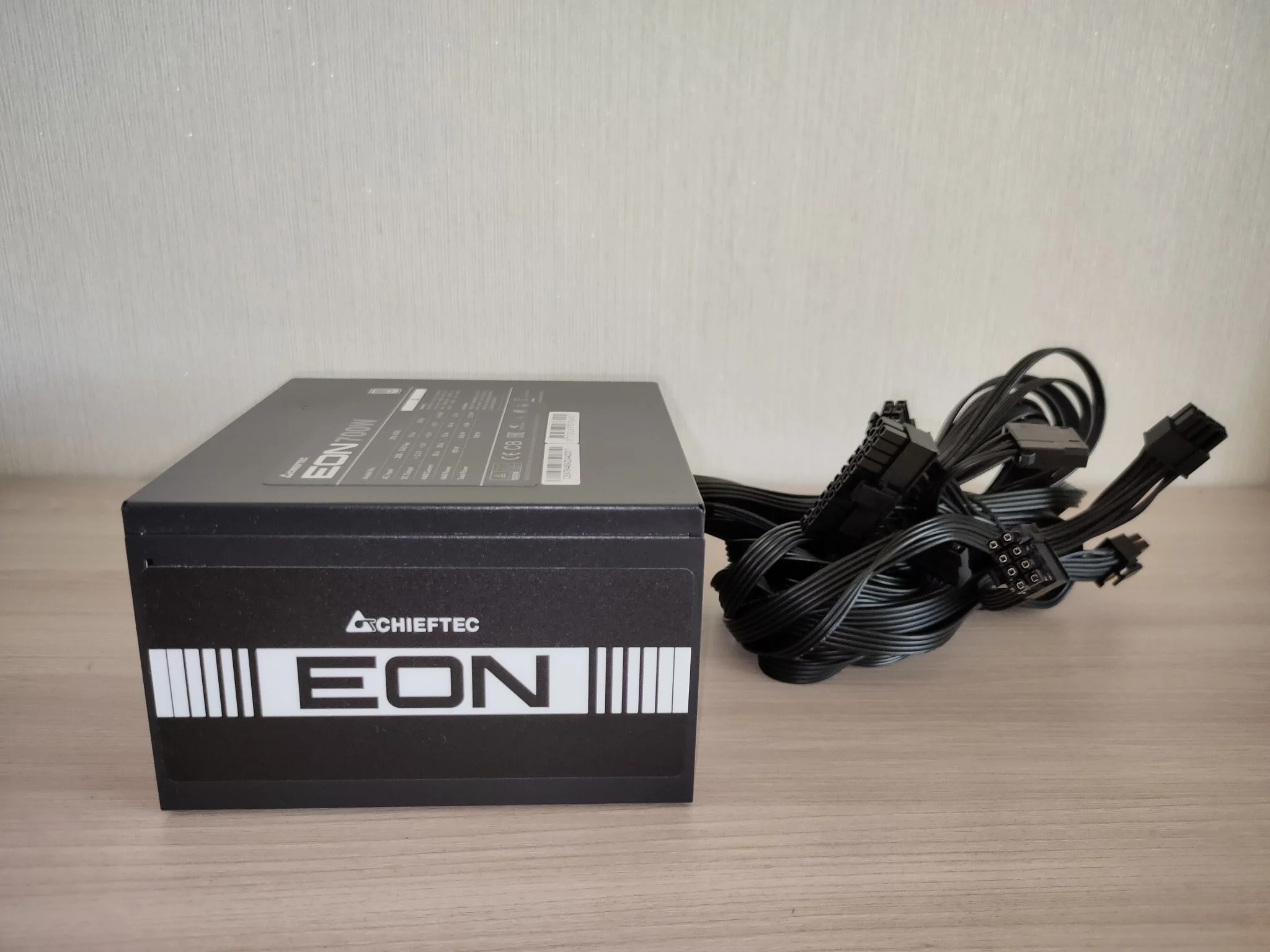 Блок питания Chieftec Eon 700W ATX (ZPU-700S)