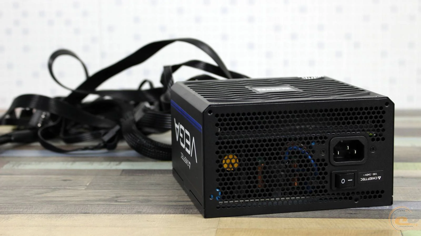 Блок питания Chieftec Vega 750W GOLD (PPG-750-S)