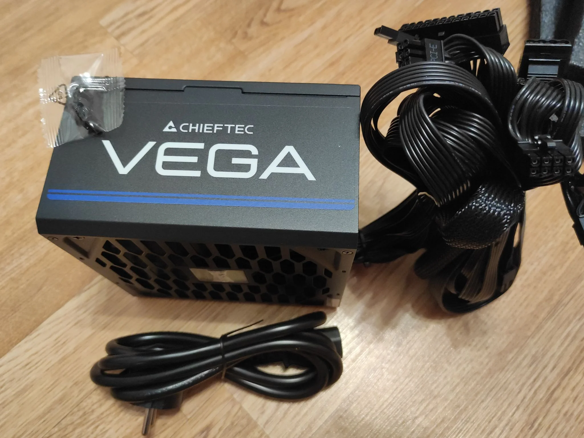 Блок питания Chieftec Vega M ATX 850W GOLD (PPG-850-C)