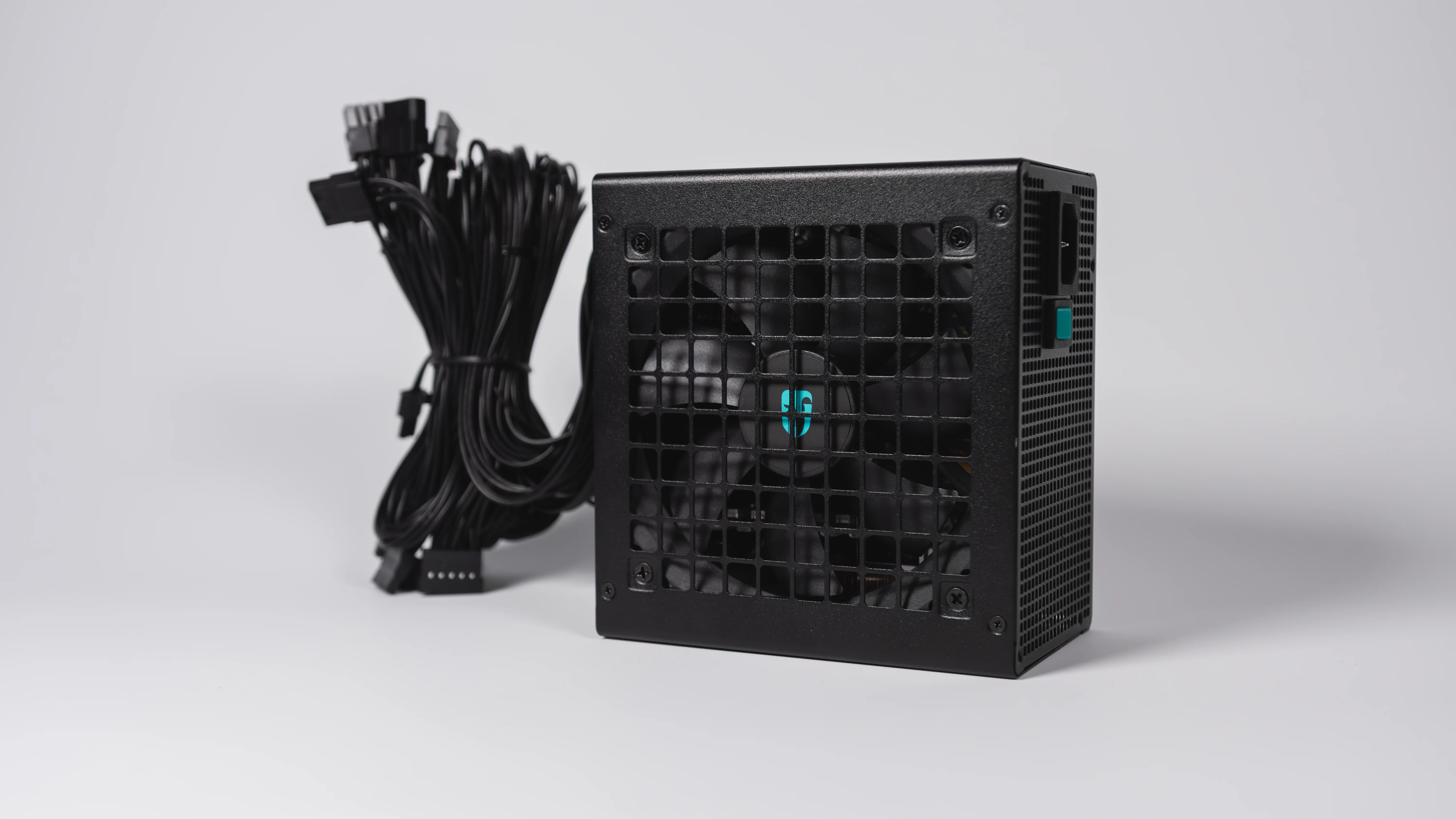 Блок питания Deepcool GAMERSTORM PF700X 700W BRONZE