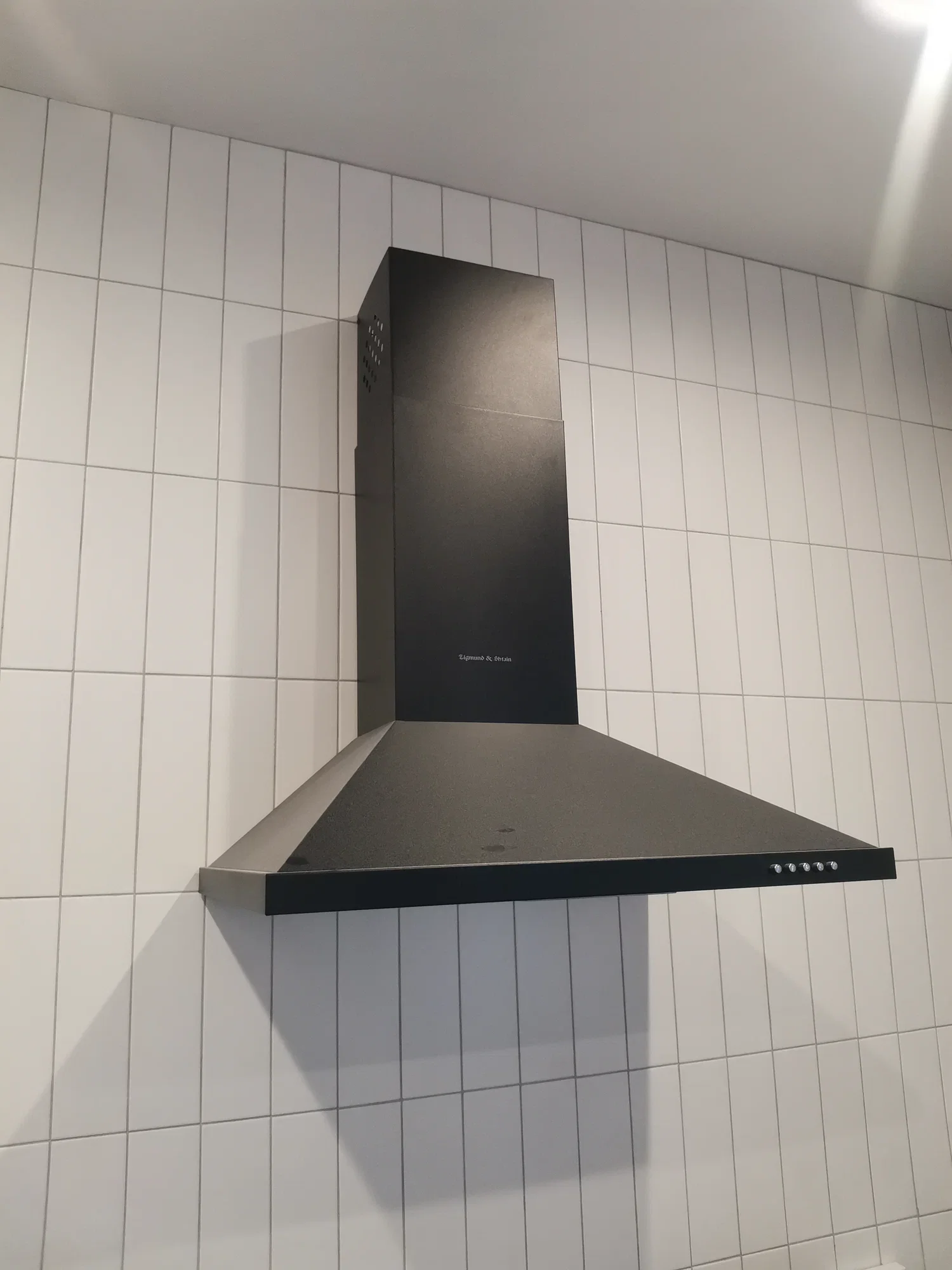 Вытяжка каминная Zigmund & Shtain K 139.6 B черный, 60 см, 500 куб. м/ч, 68 дБ