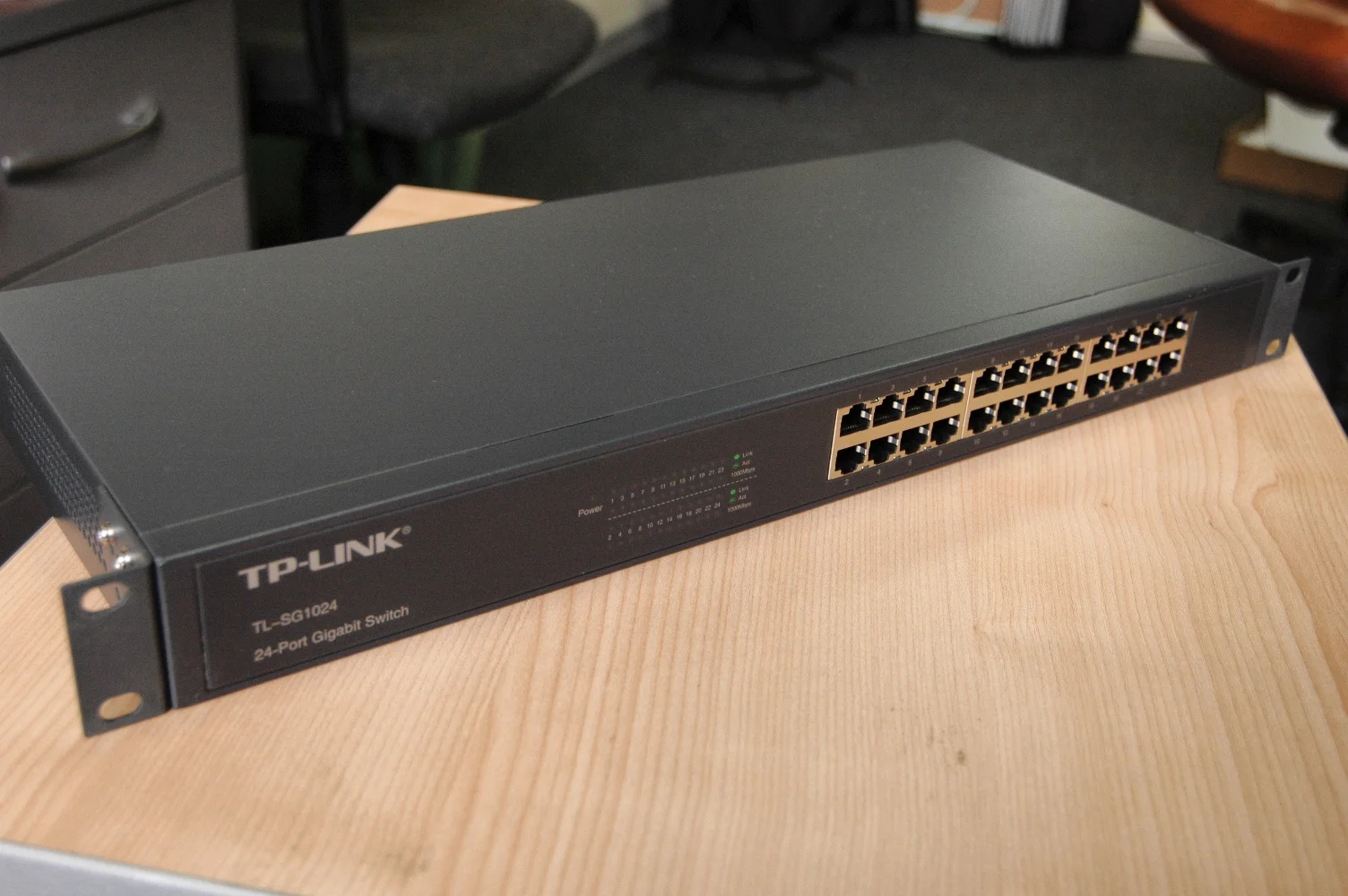 Коммутатор сетевой TP-Link SMB TL-SG1024 Коммутатор 24LAN 10/100/1000Mb/s Unmanagersd Gigabit Rackmount Switch