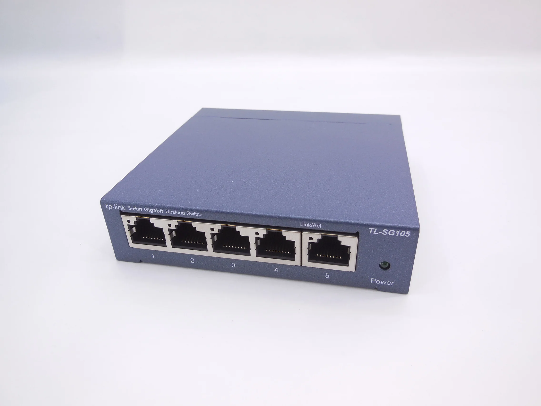 Коммутатор сетевой TP-Link SMB TL-SG105E 5-Port Gigabit Desktop Easy Smart Switch, 5 10/100/1000Mbps RJ45 ports, MTU/Port/Tag-based VLAN, QoS, IGMP Sn