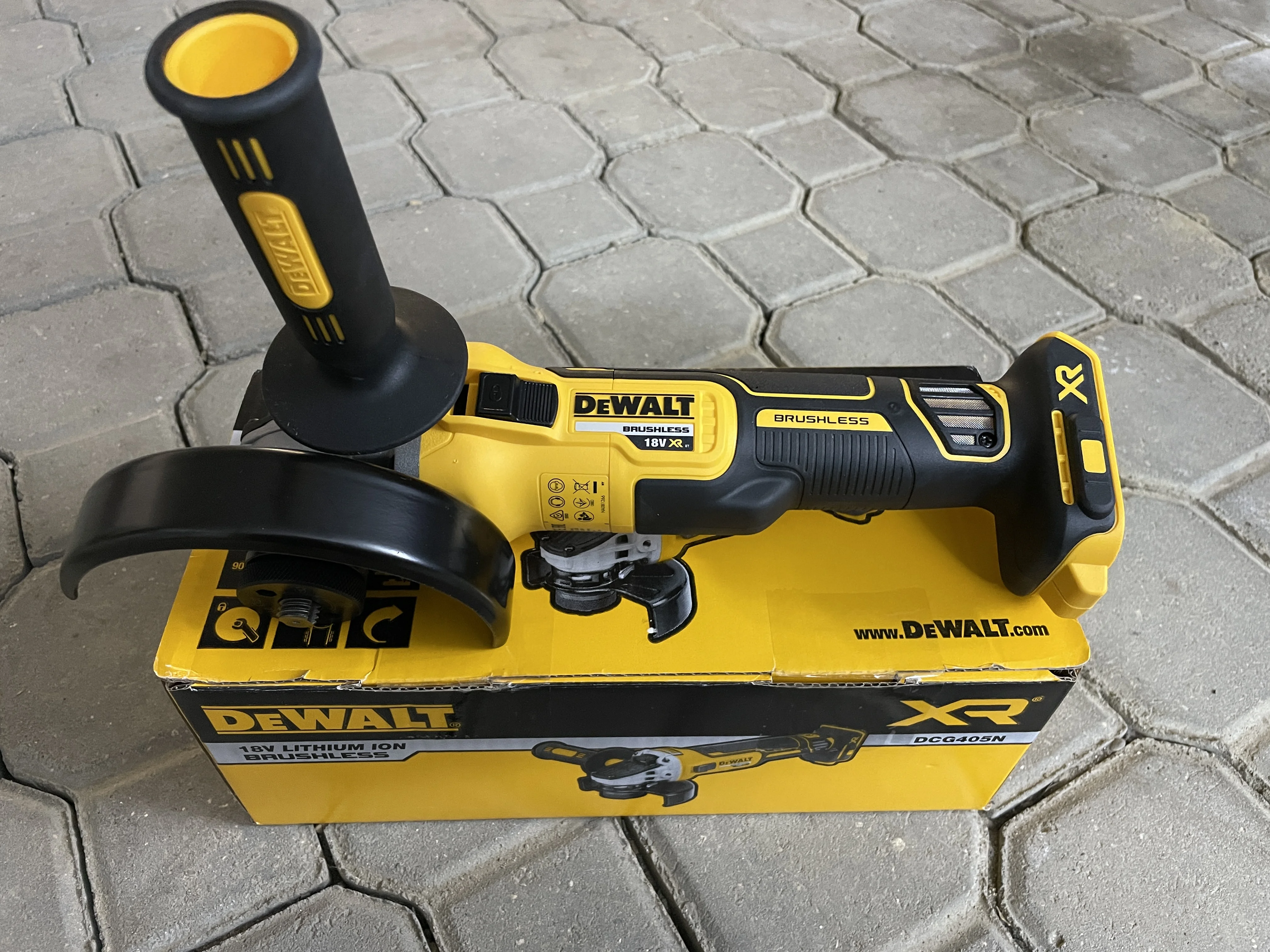 Углошлифовальная машина DeWalt DCG405N 9000об/мин рез.шпин.:M14 d=100мм (DCG405N-XJ)