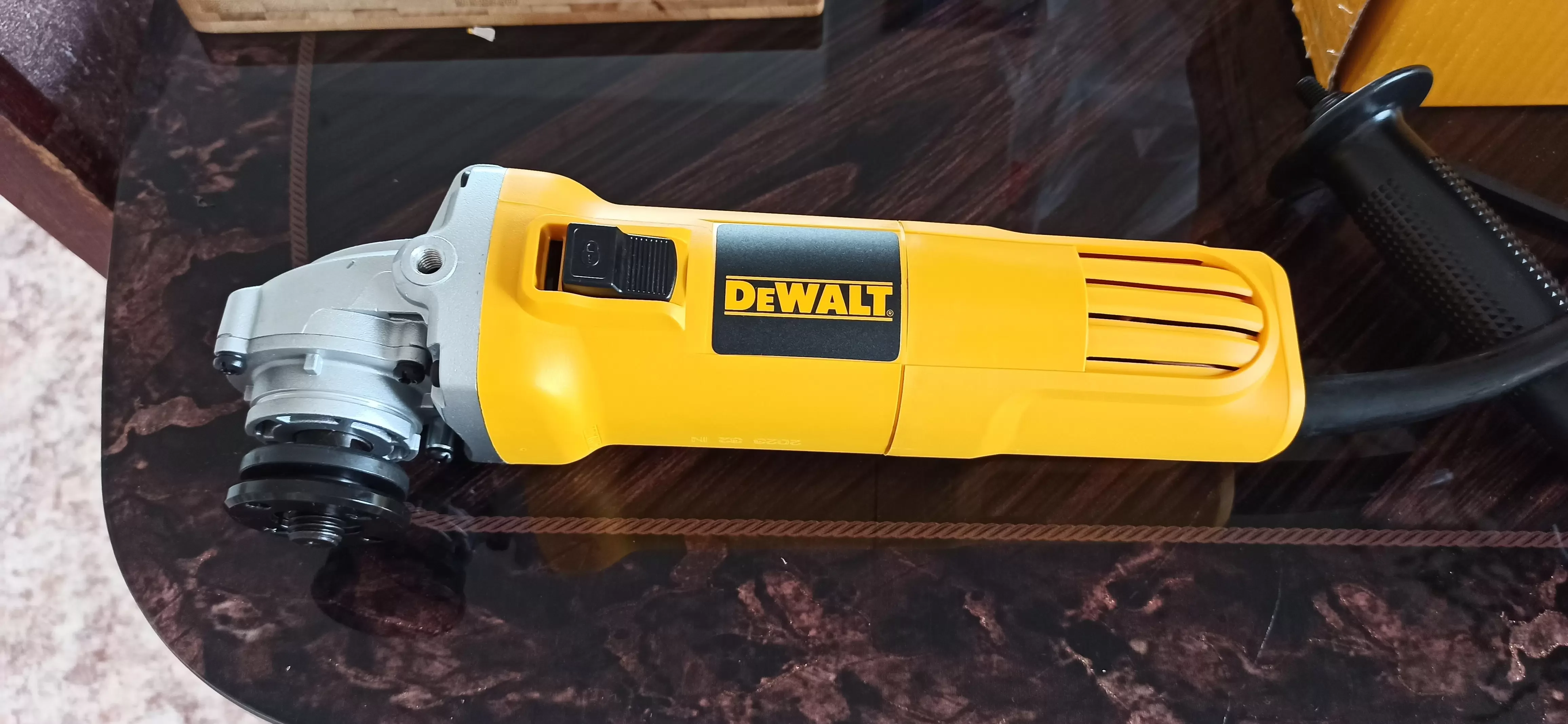 Углошлифовальная машина DeWalt DWE4117-QS 950Вт 12000об/мин рез.шпин.:M14 d=125мм