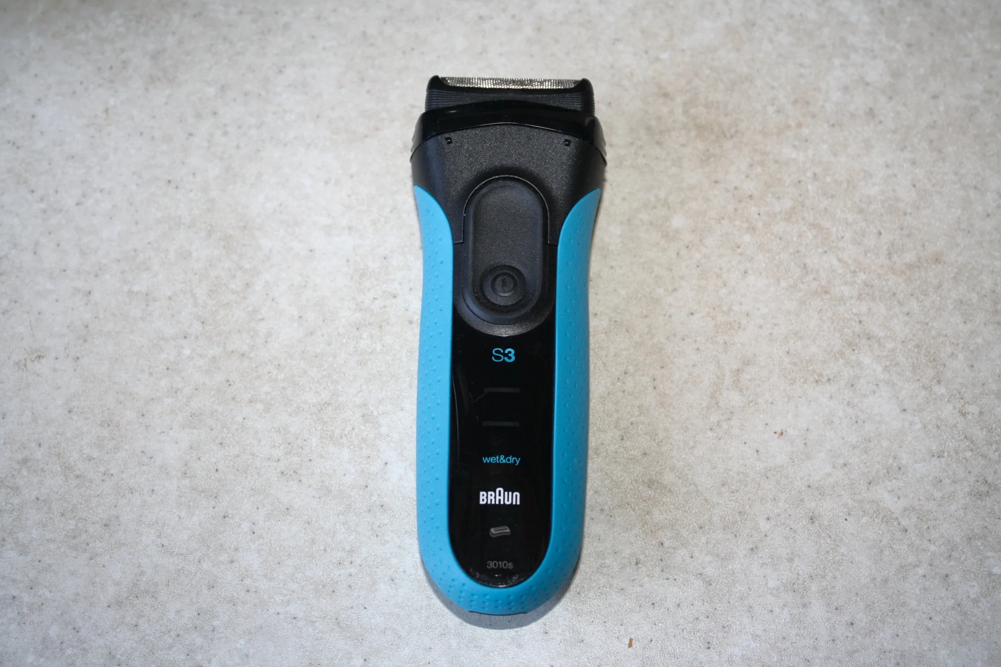 Электробритва сетчатая Braun 3010BT синий/черный